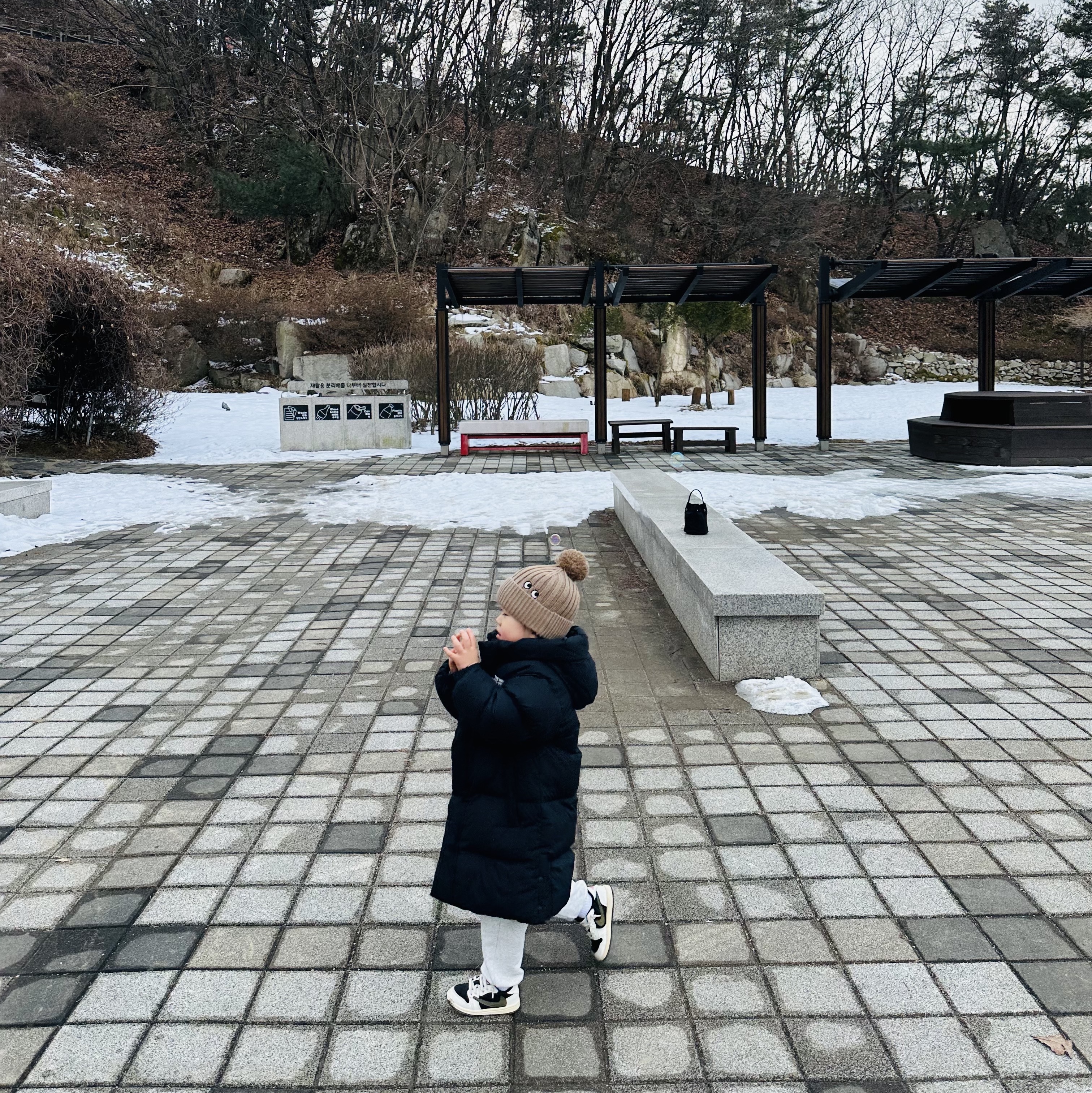 (Kids) Uniqlo x Anya Hindmarch Heattech Knitted Cap Beige, (TD) Jordan 1 x Travis Scott Retro Low OG SP Medium Olive 착용 스타일 - 4