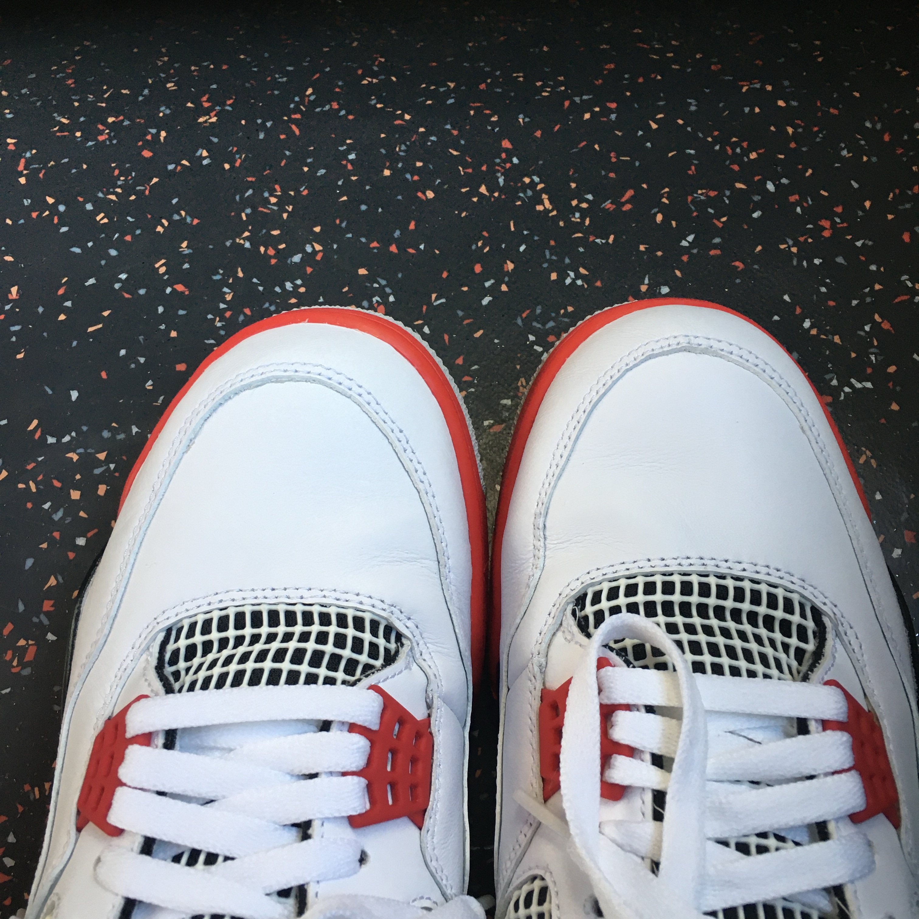 Jordan 4 Retro OG Fire Red 2020 착용 스타일