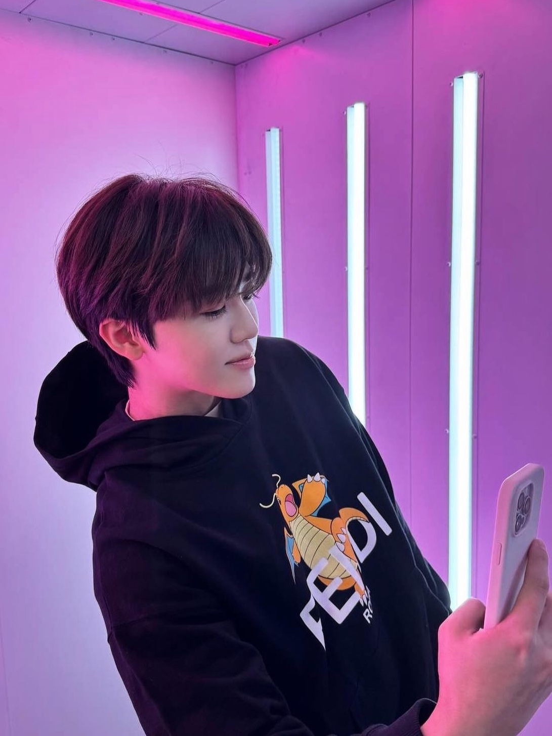 Fendi x Fragment x Pokemon Sweatshirt Black 착용 스타일 - 2