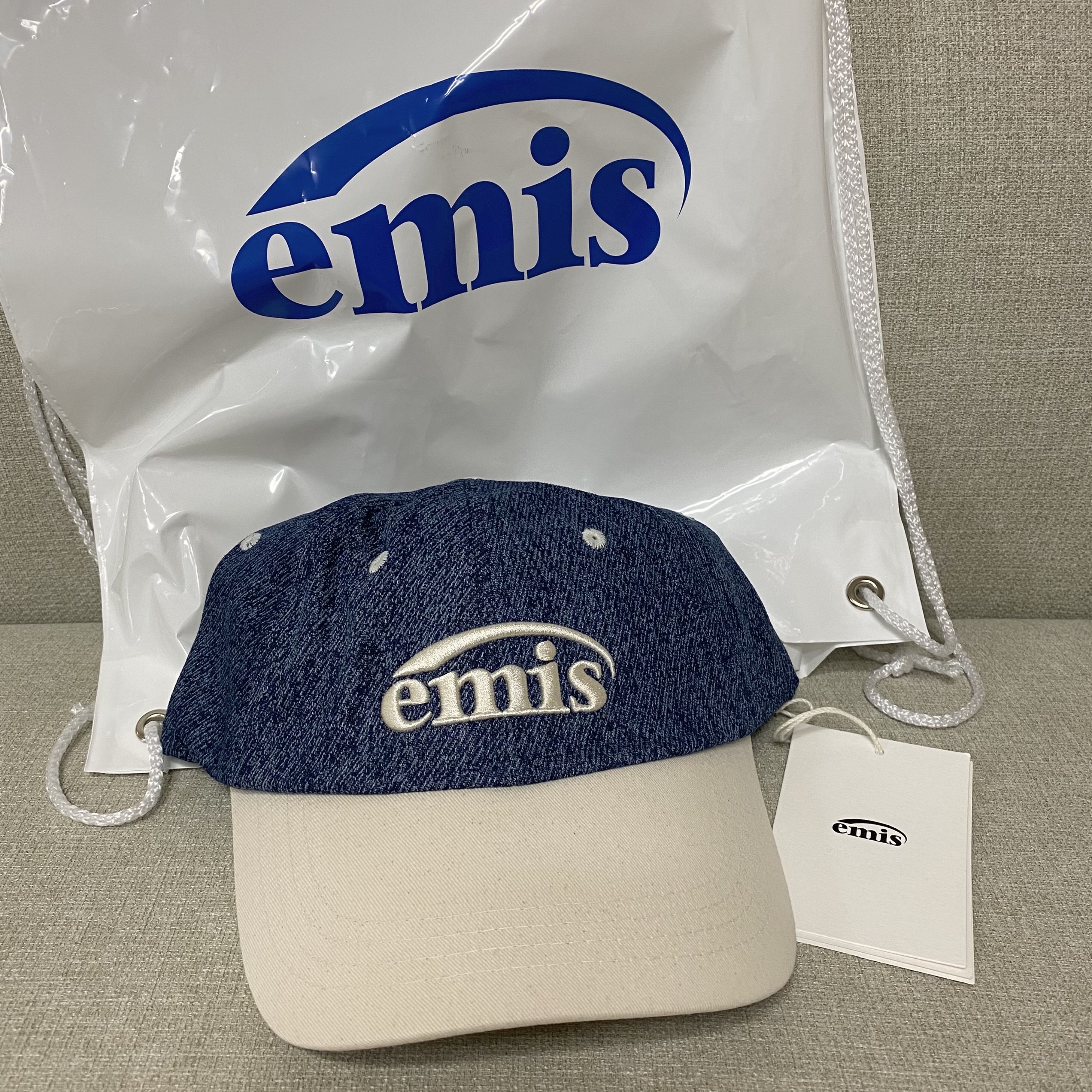 Emis New Logo Denim Ball Cap Dark Blue Denim Ivory 착용 스타일