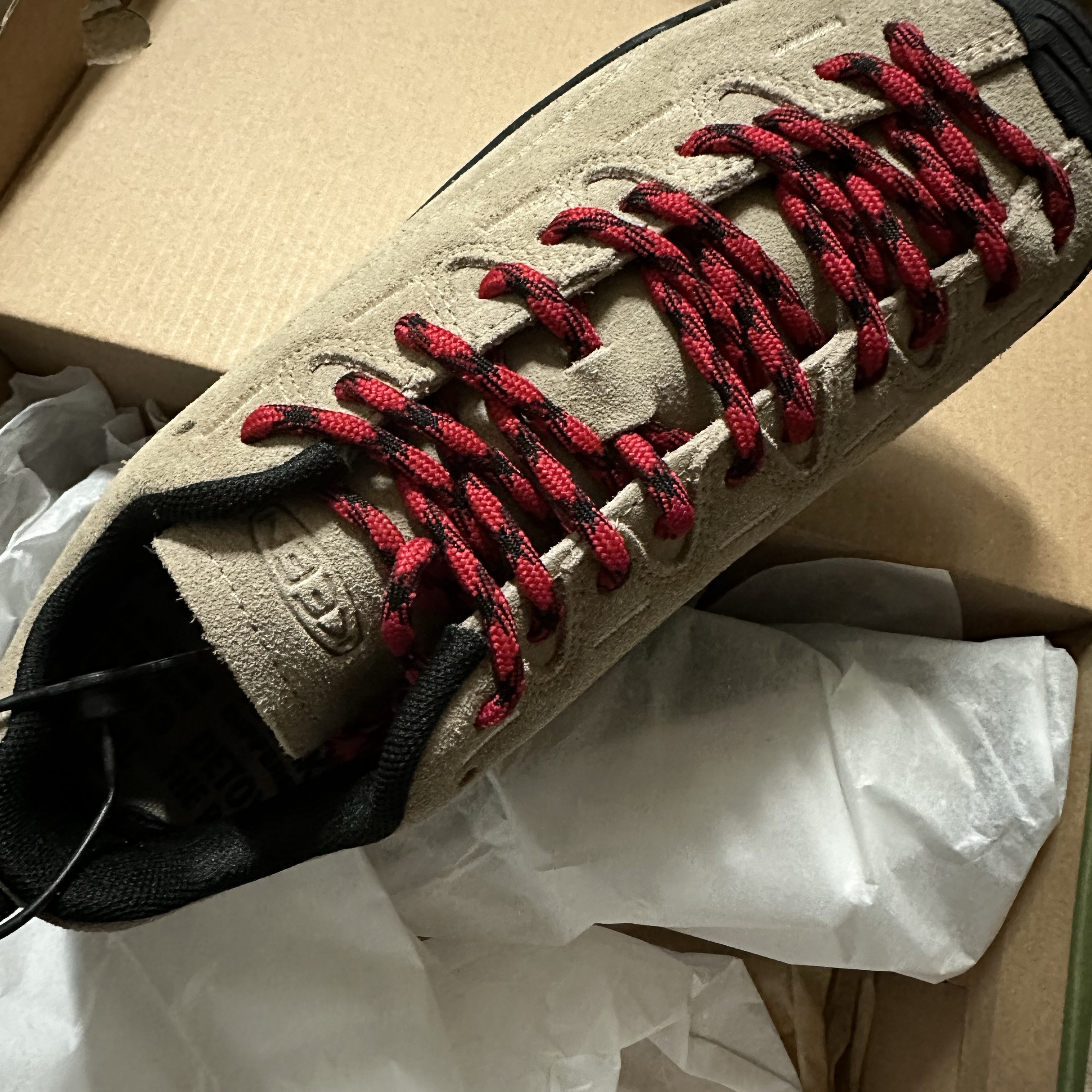(W) Keen Jasper Suede Sneakers Silver Mink 착용 스타일 - 2