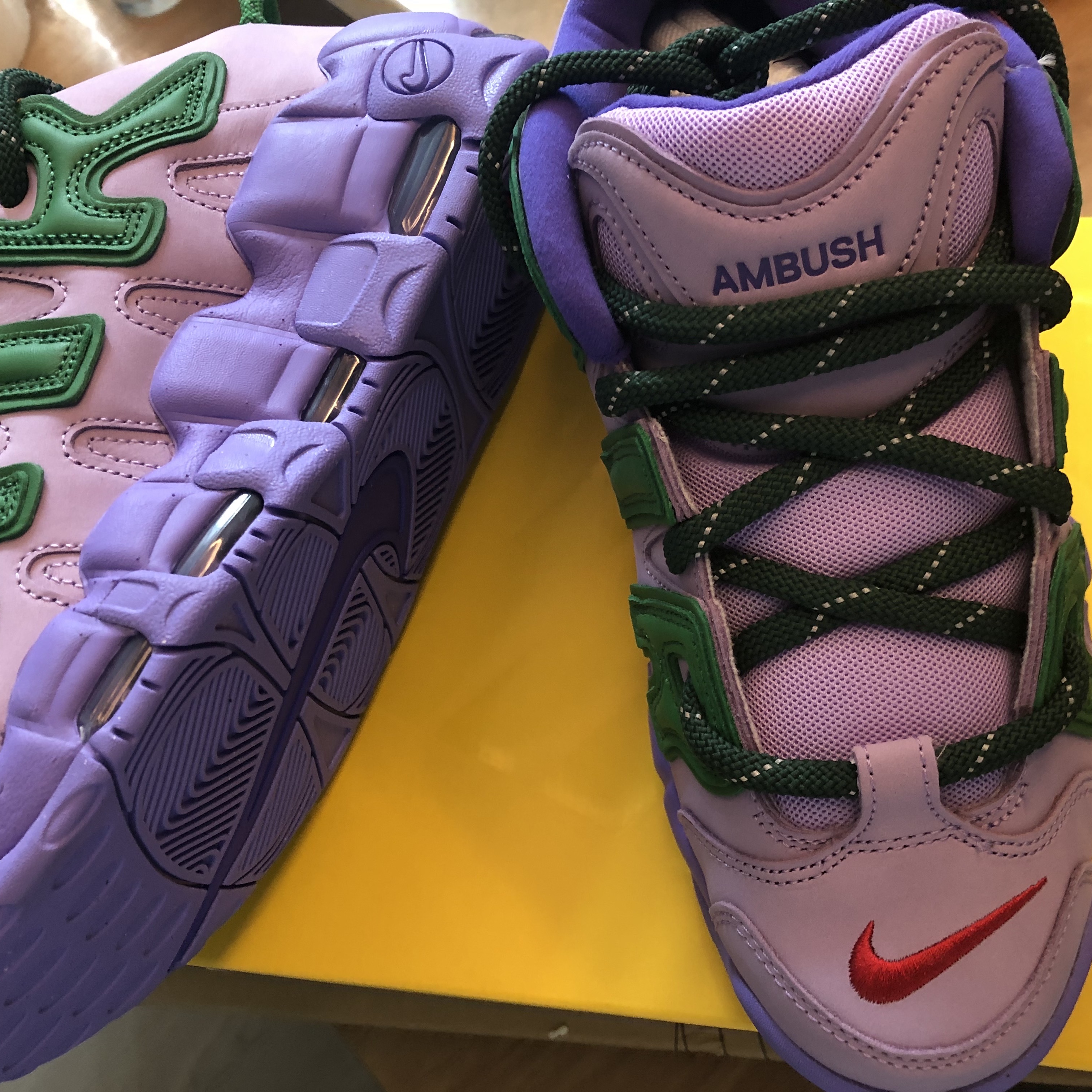 Nike x Ambush Air More Uptempo Low Lilac and Apple Green 착용 스타일 - 2
