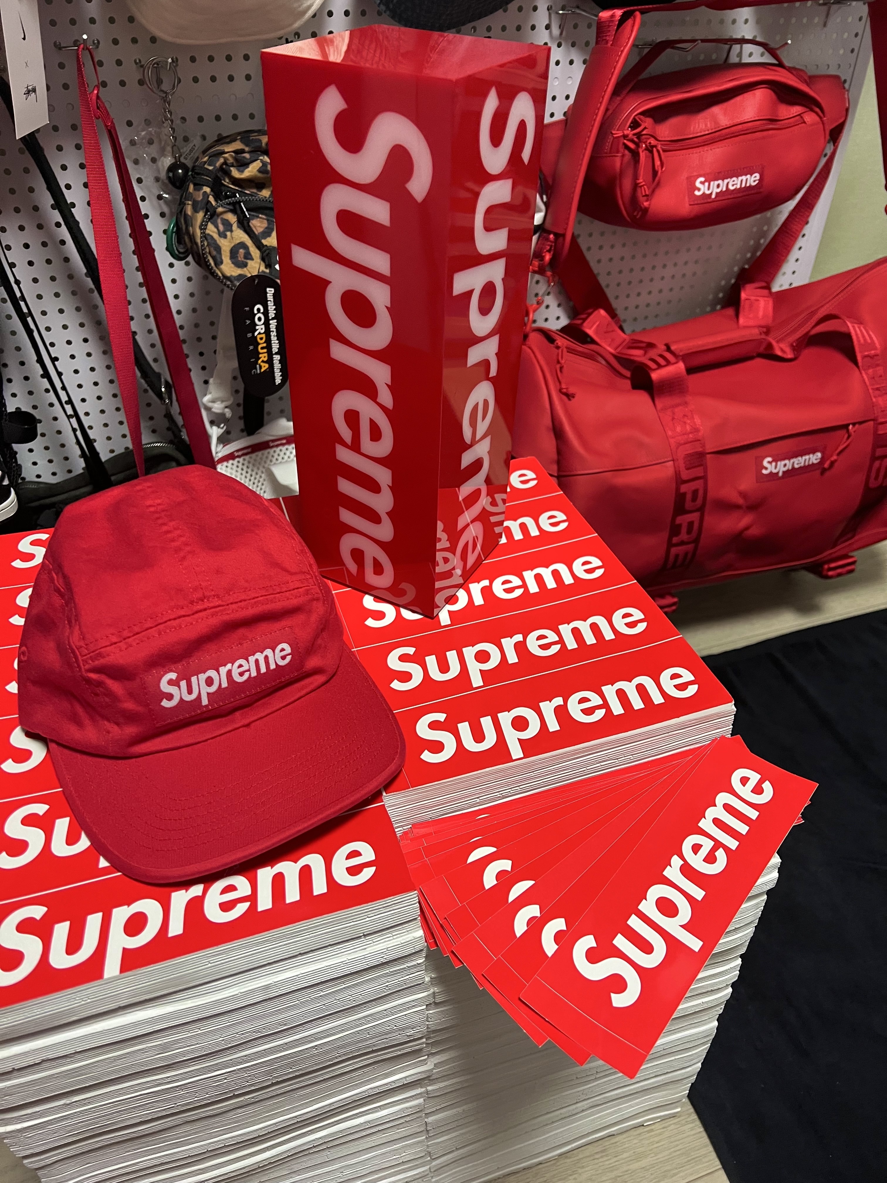 Supreme Box Logo Lamp Red (Korean Ver.) - 23FW, Supreme Leather Duffle Bag Red - 23FW 착용 스타일 - 2