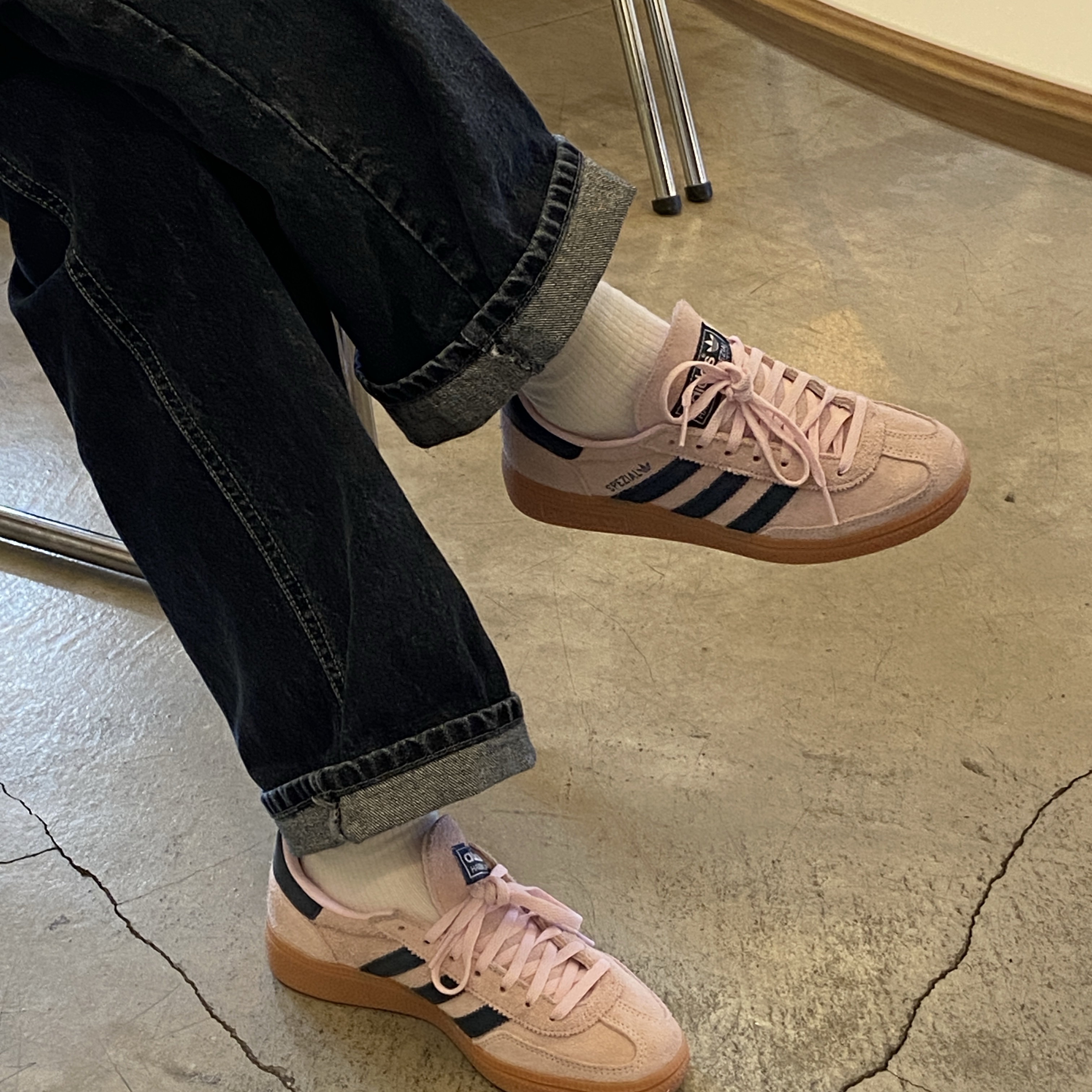 (W) Adidas Spezial Handball Clear Pink 착용 스타일 - 1