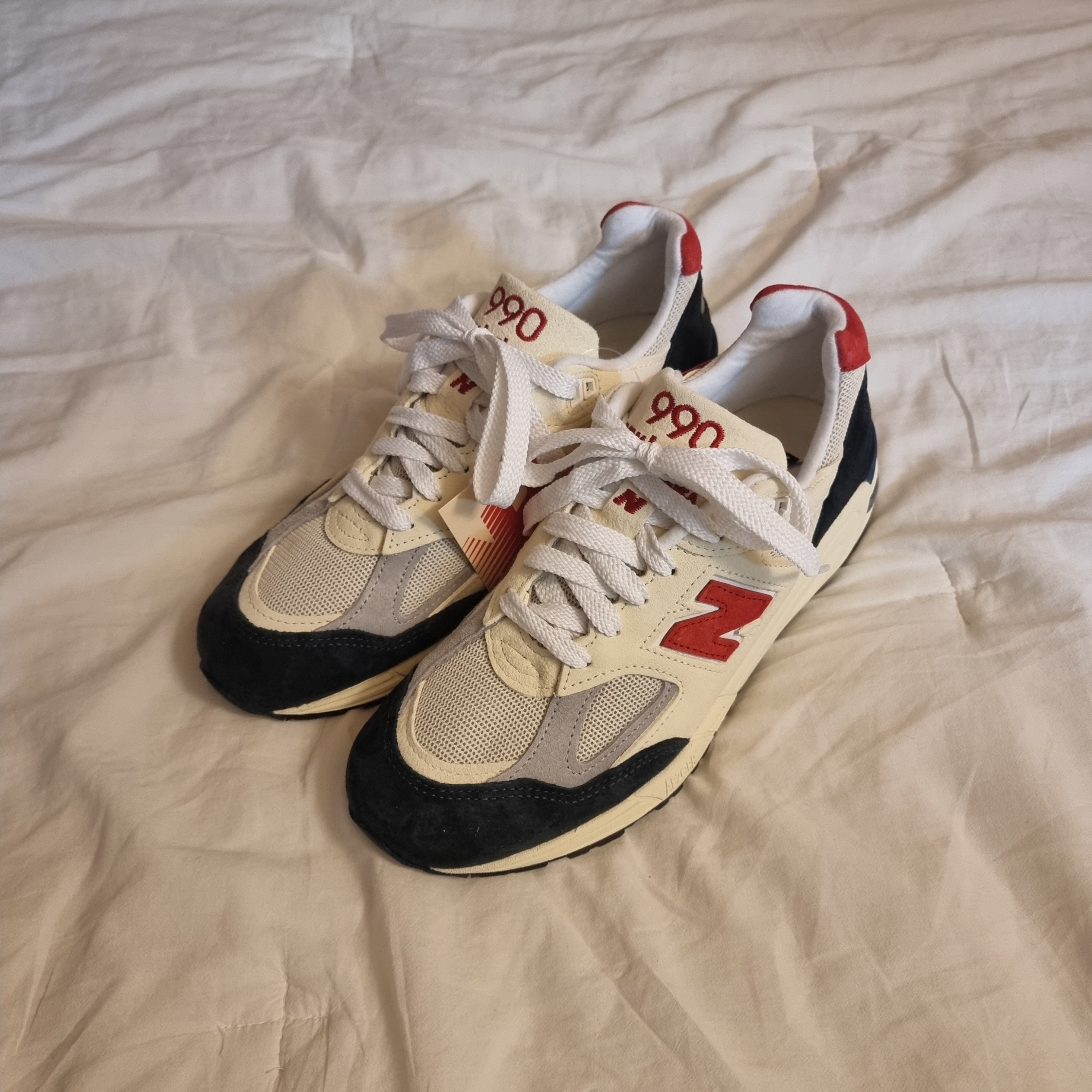 New Balance 990v2 Made in USA Navy Sea Salt 착용 스타일