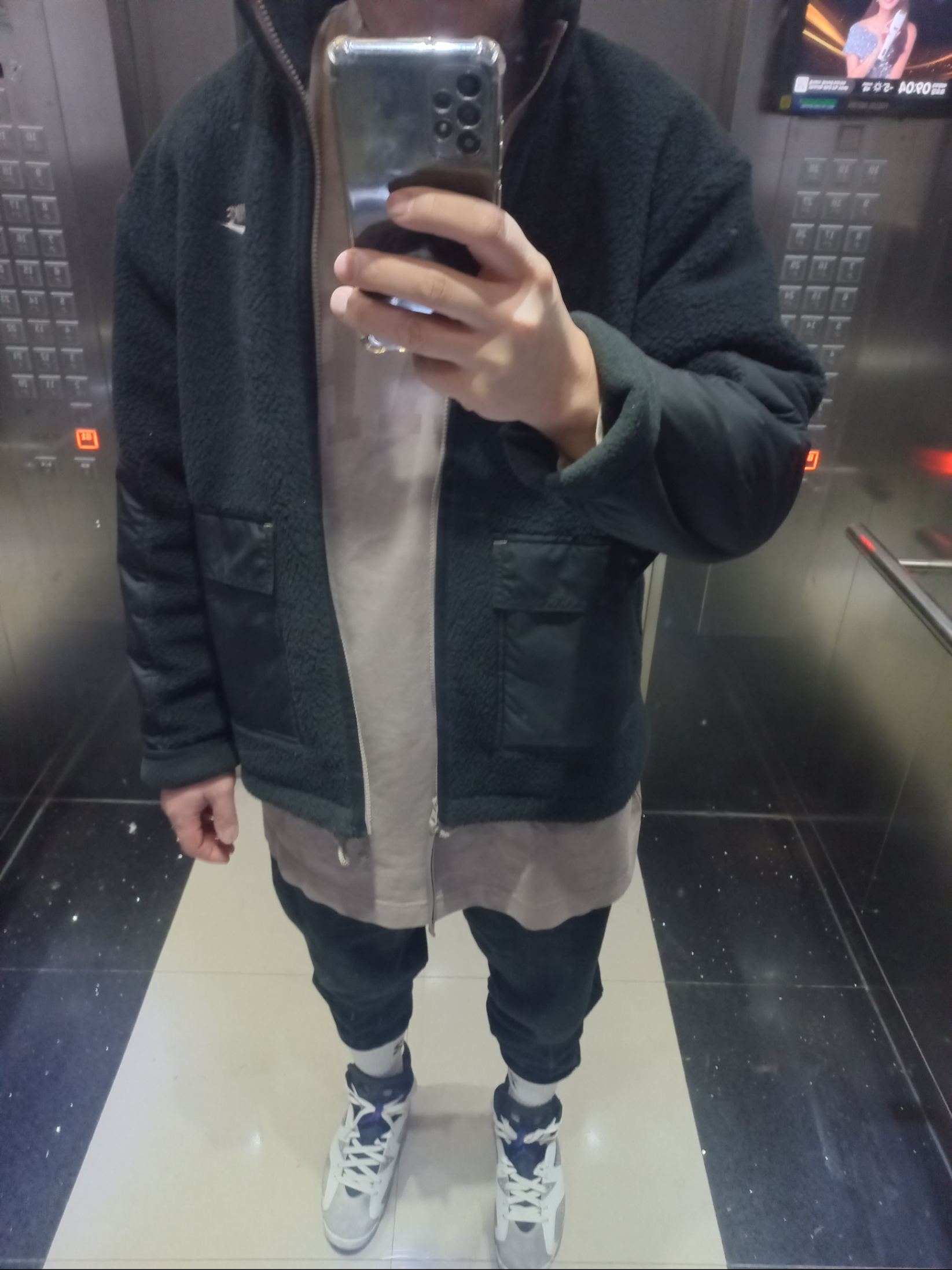 Nike NSW Sport Essential+ Sherpa Fleece Jacket Moon Fossil Light Bone, Jordan 6 Retro Flight Nostalgia 착용 스타일