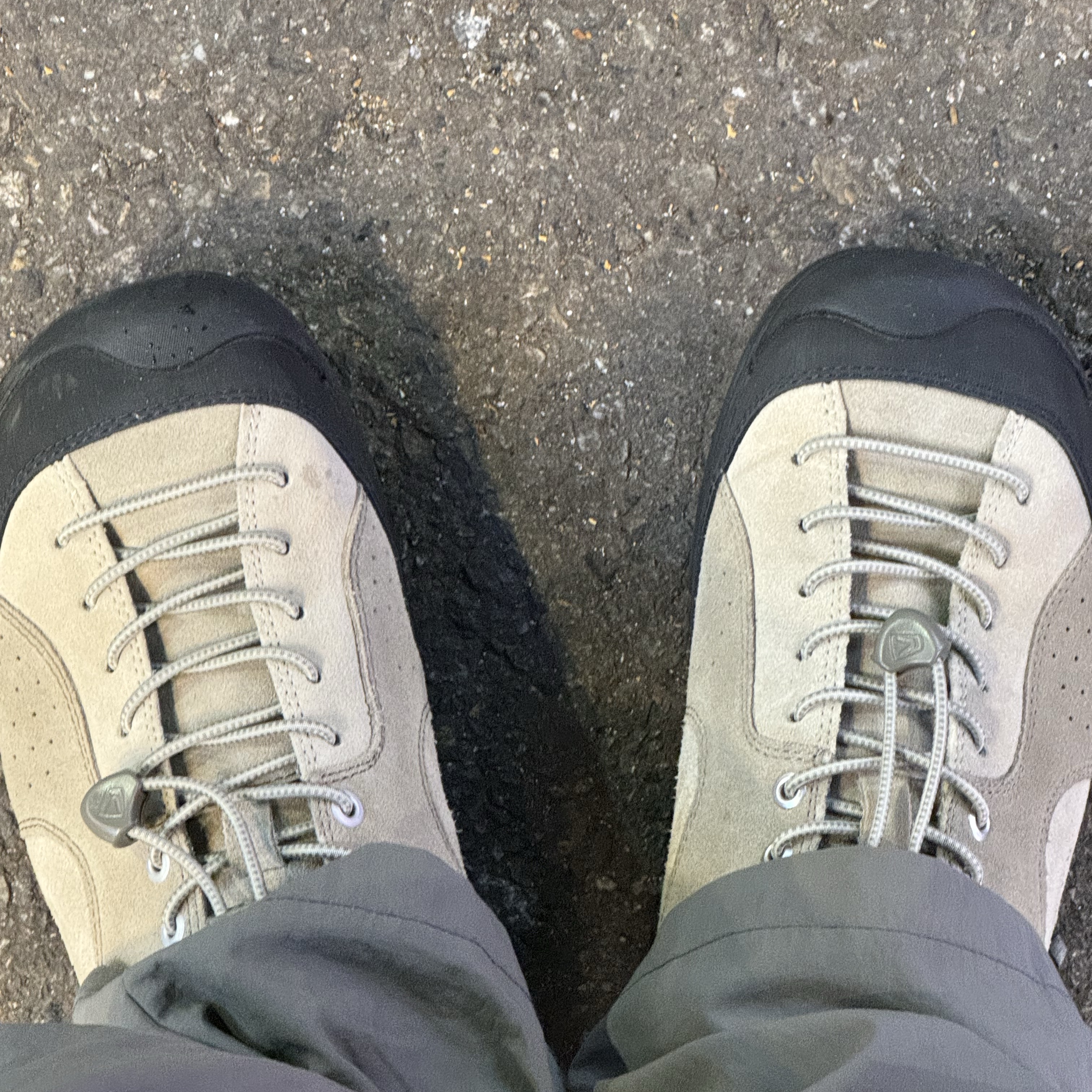 Keen x Hiking Patrol Jasper Rocks SP Sneakers Cuban Beige 착용 스타일
