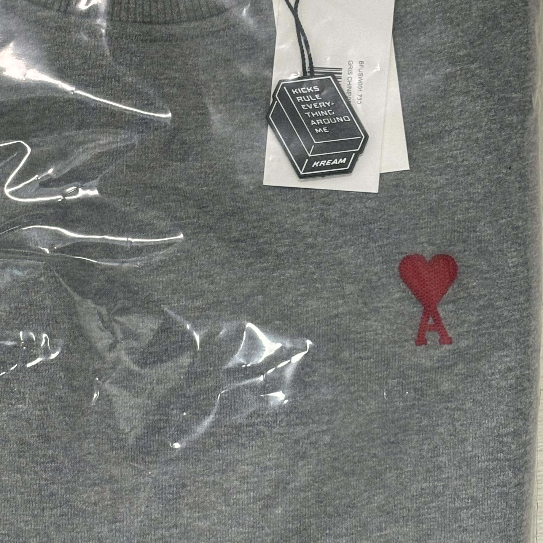 AMI de Coeur Sweatshirt Heather Grey 착용 스타일