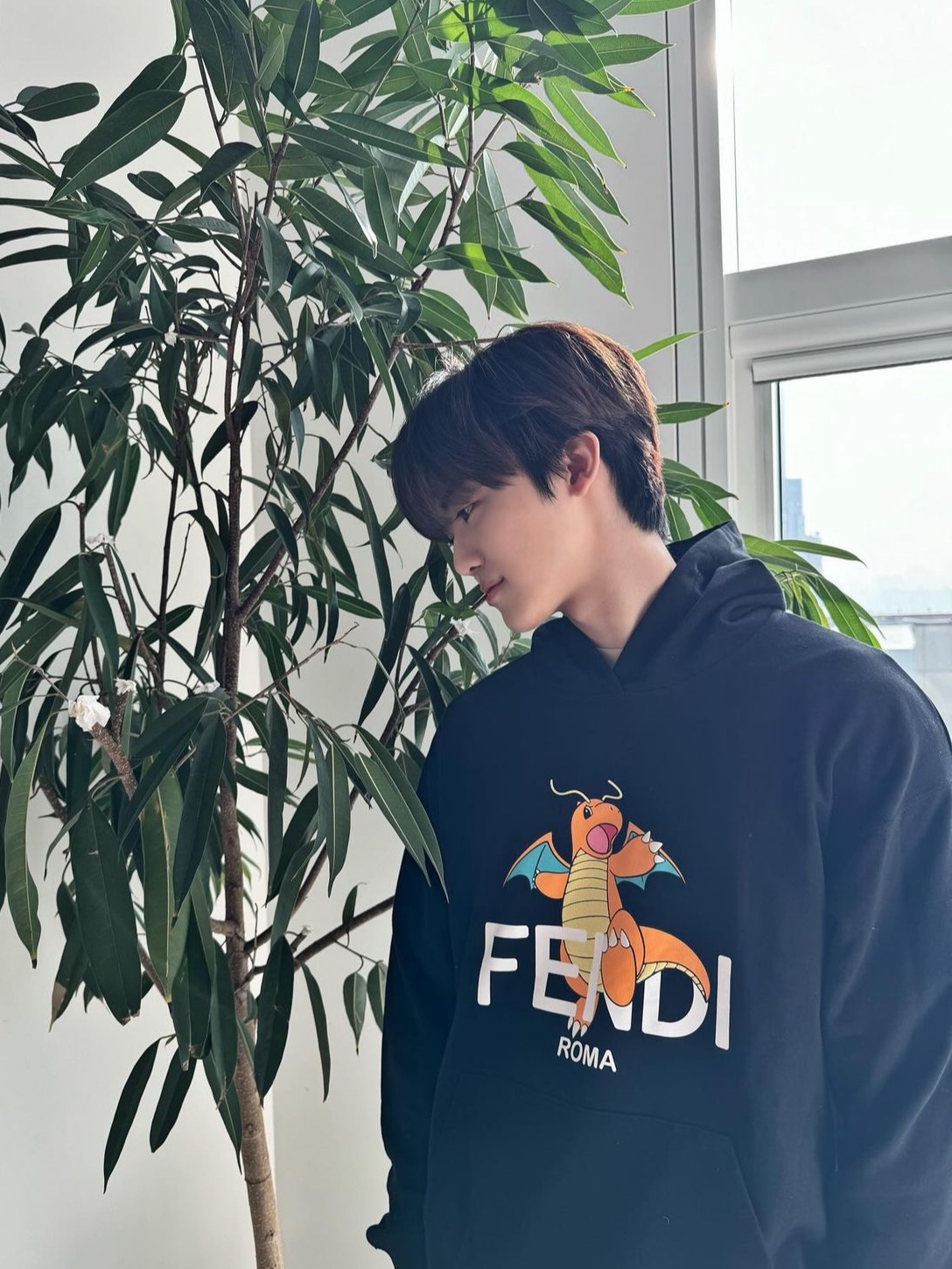 Fendi x Fragment x Pokemon Sweatshirt Black 착용 스타일 - 6
