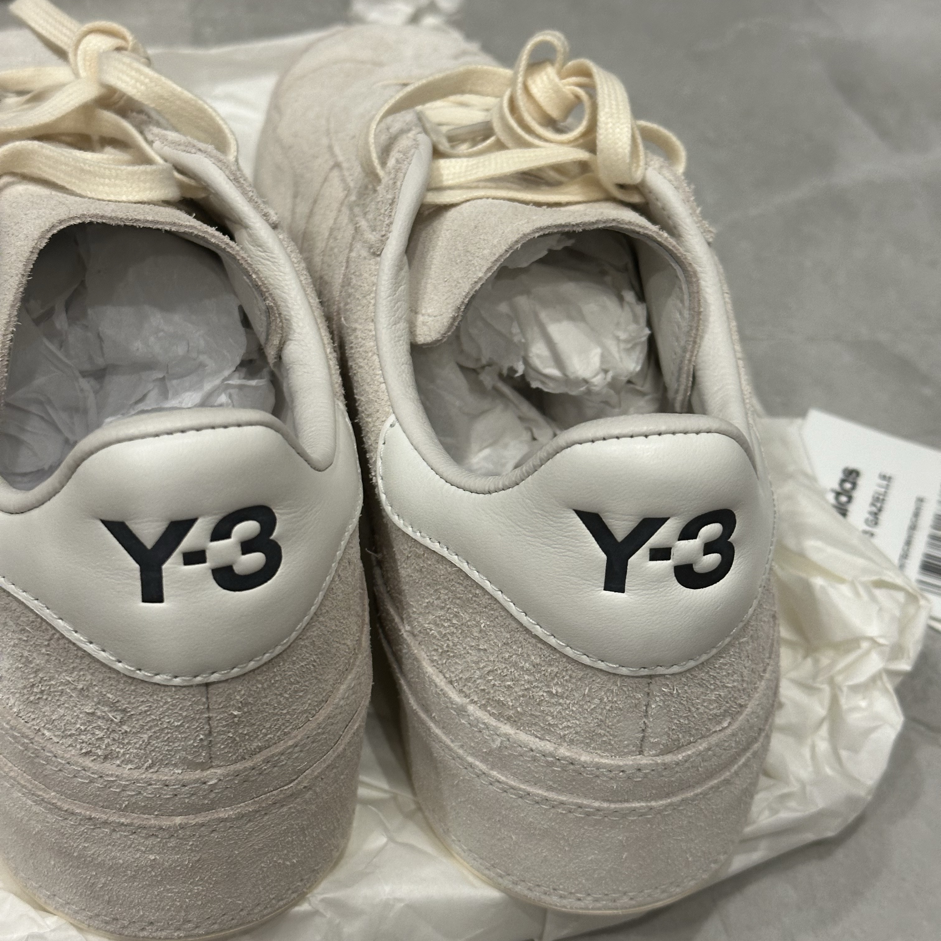 Y-3 Gazelle Cream White 착용 스타일 - 2
