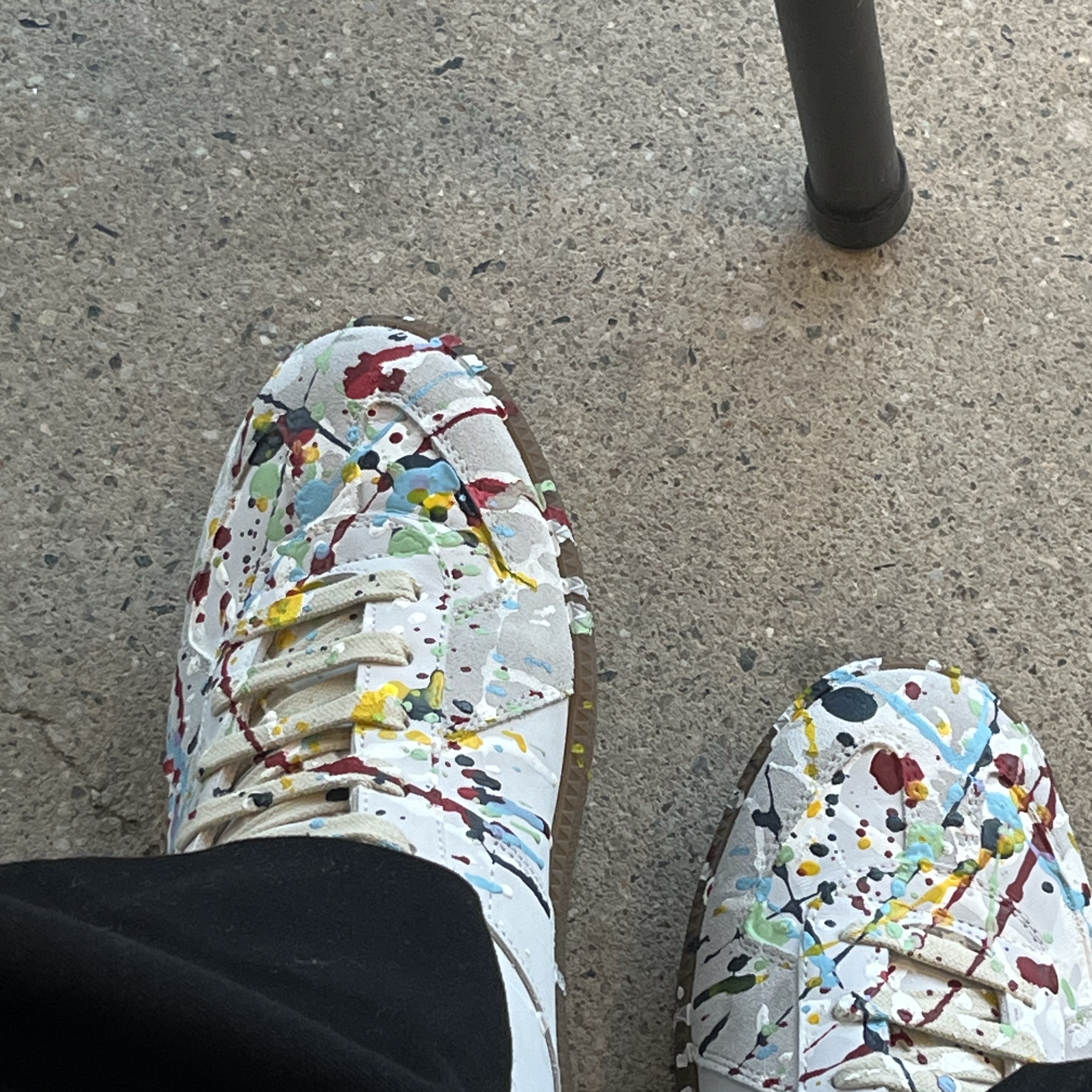 Maison Margiela Replica Paint Drop Sneakers 착용 스타일