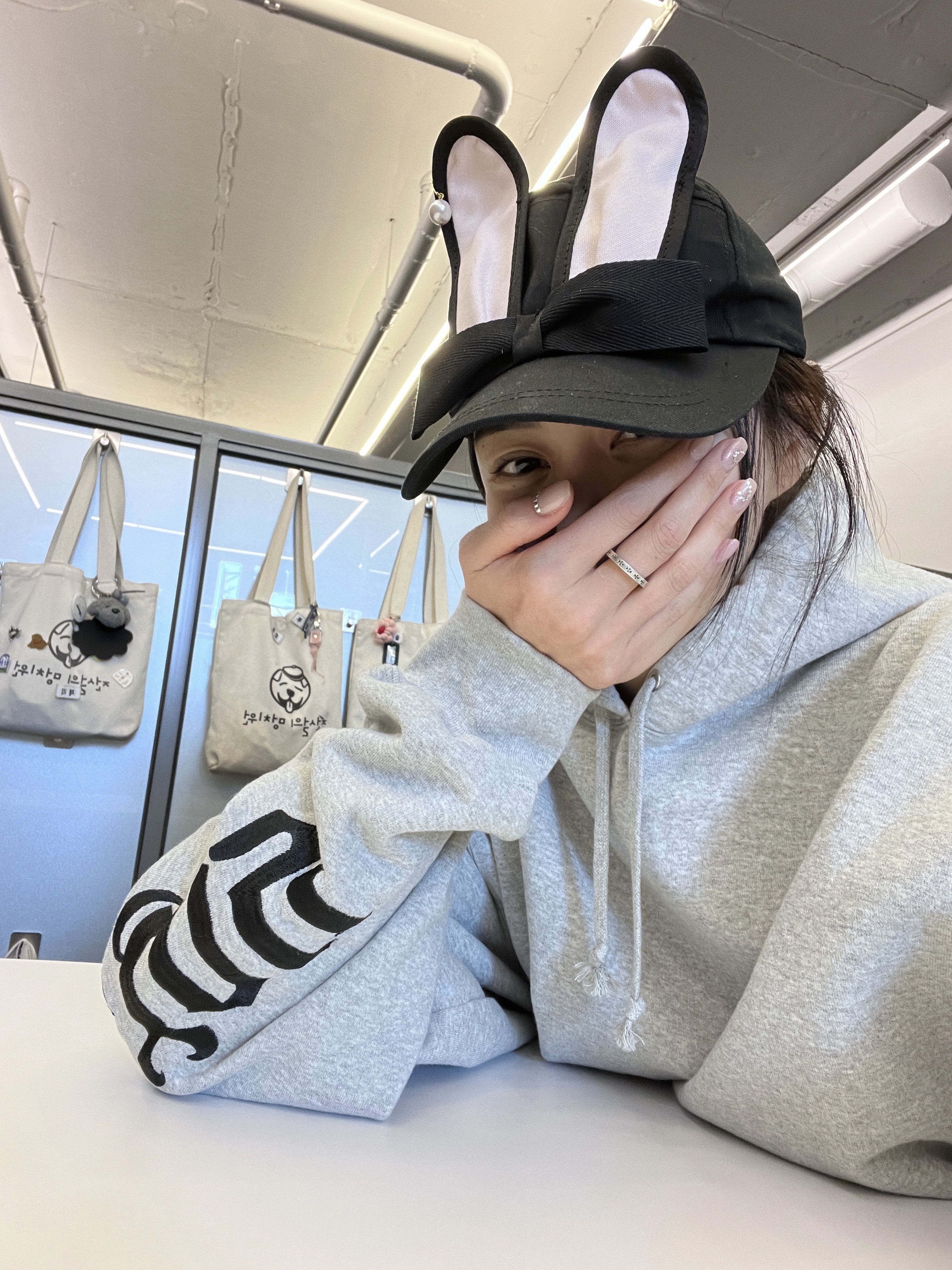 Supreme Ambigram Hooded Sweatshirt Heather Grey - 22SS 착용 스타일
