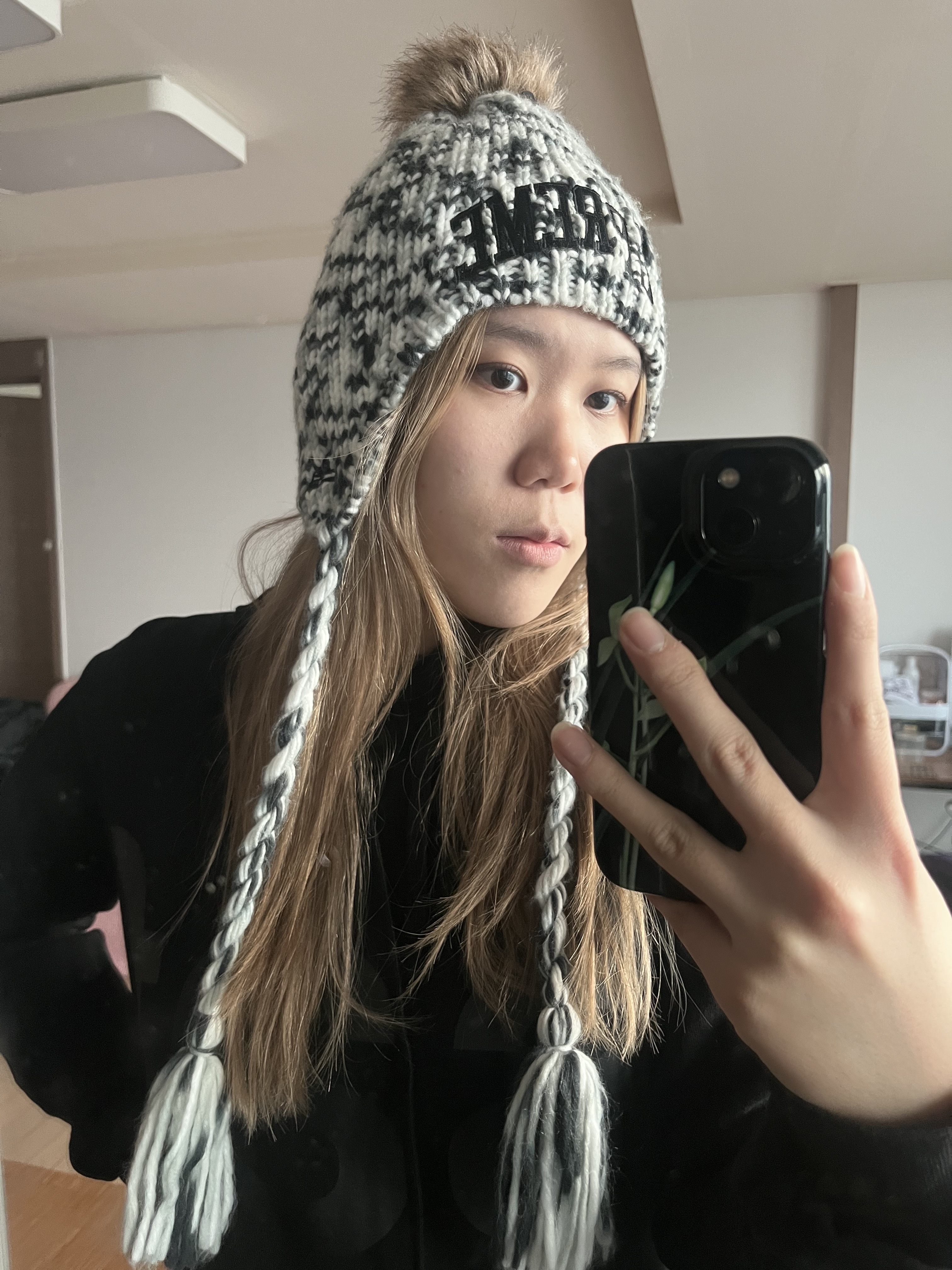 [KREAM 단독] Safarispot Basic Safari Hoodie Black, Supreme New Era Toboggan Beanie Black - 22FW 착용 스타일 - 1