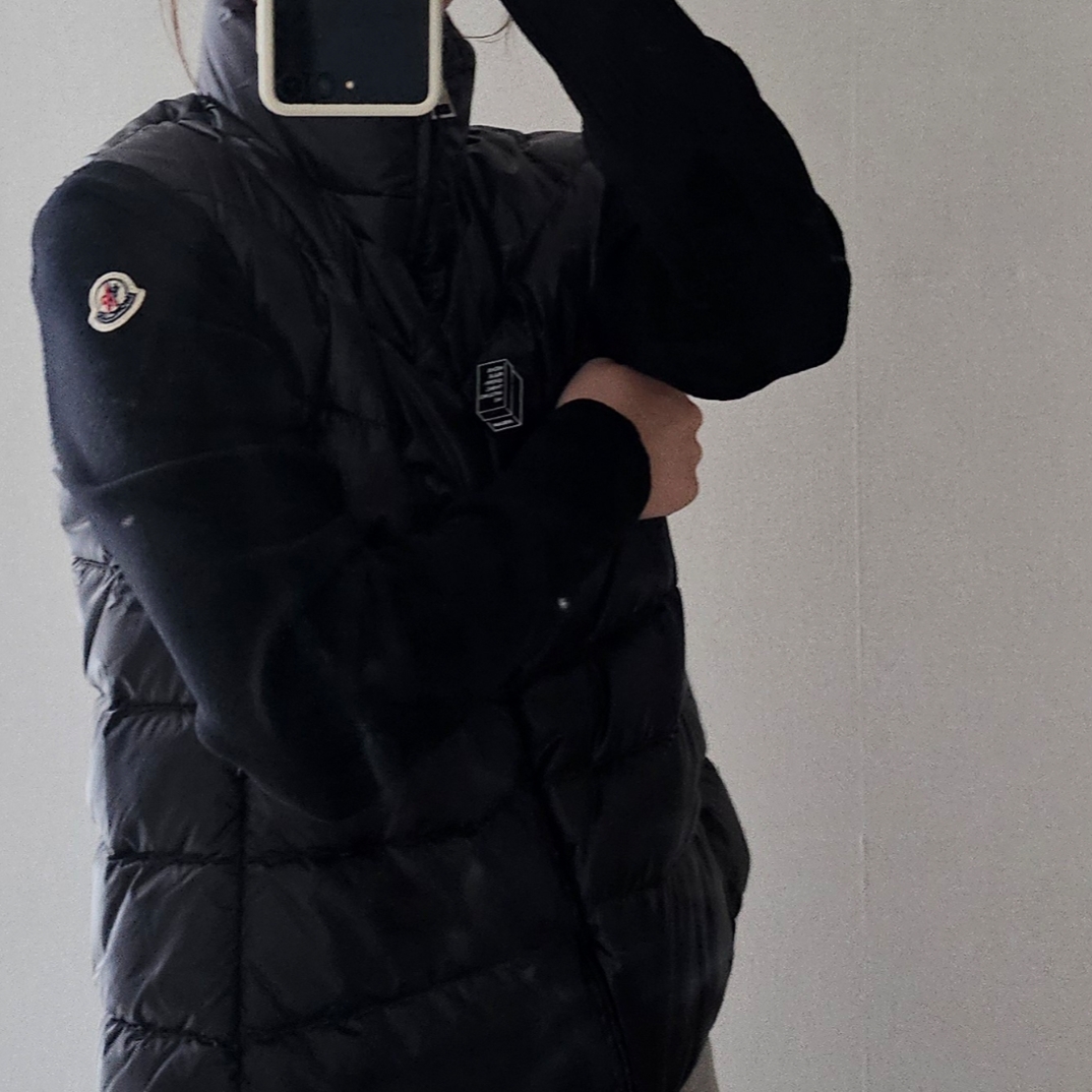 (W) Moncler Padded Wool Cardigan Black - 23FW 착용 스타일