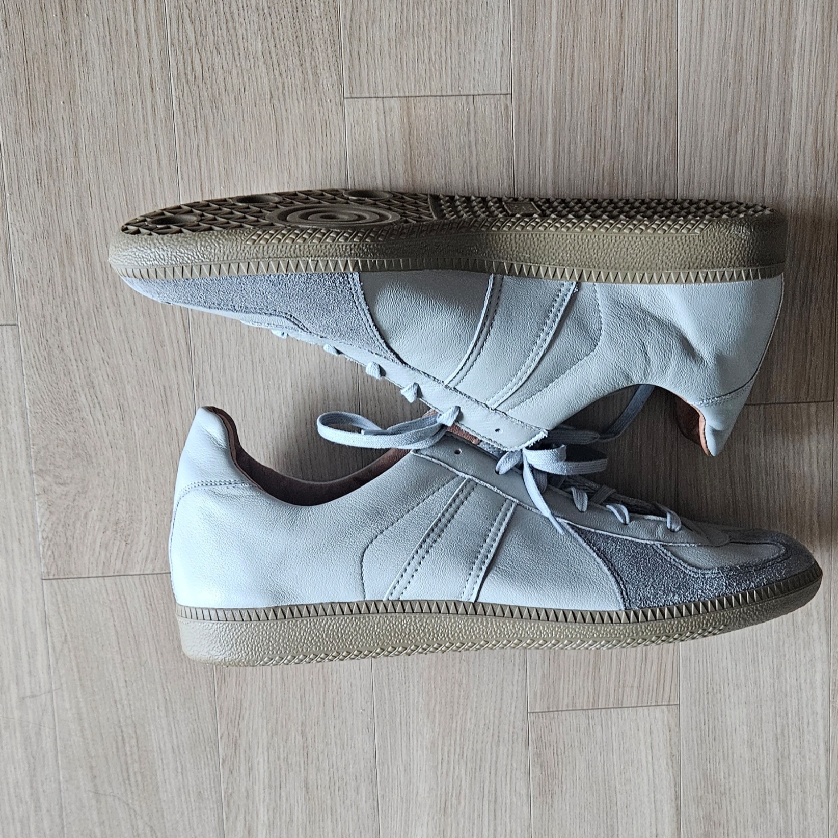 Reproduction of Found German Military Trainer 1700L Light Gray 착용 스타일