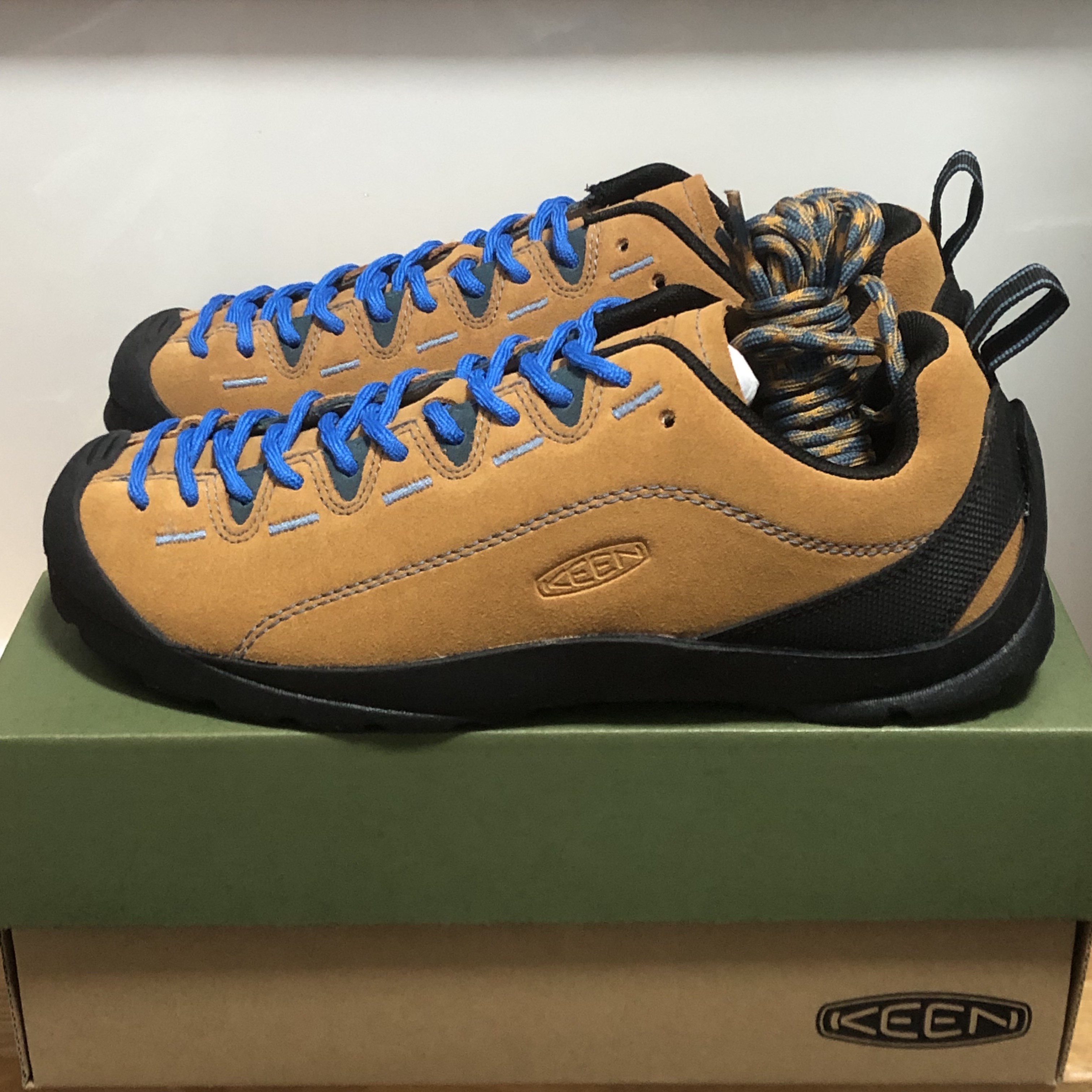 Keen Jasper Suede Sneakers Camel 착용 스타일