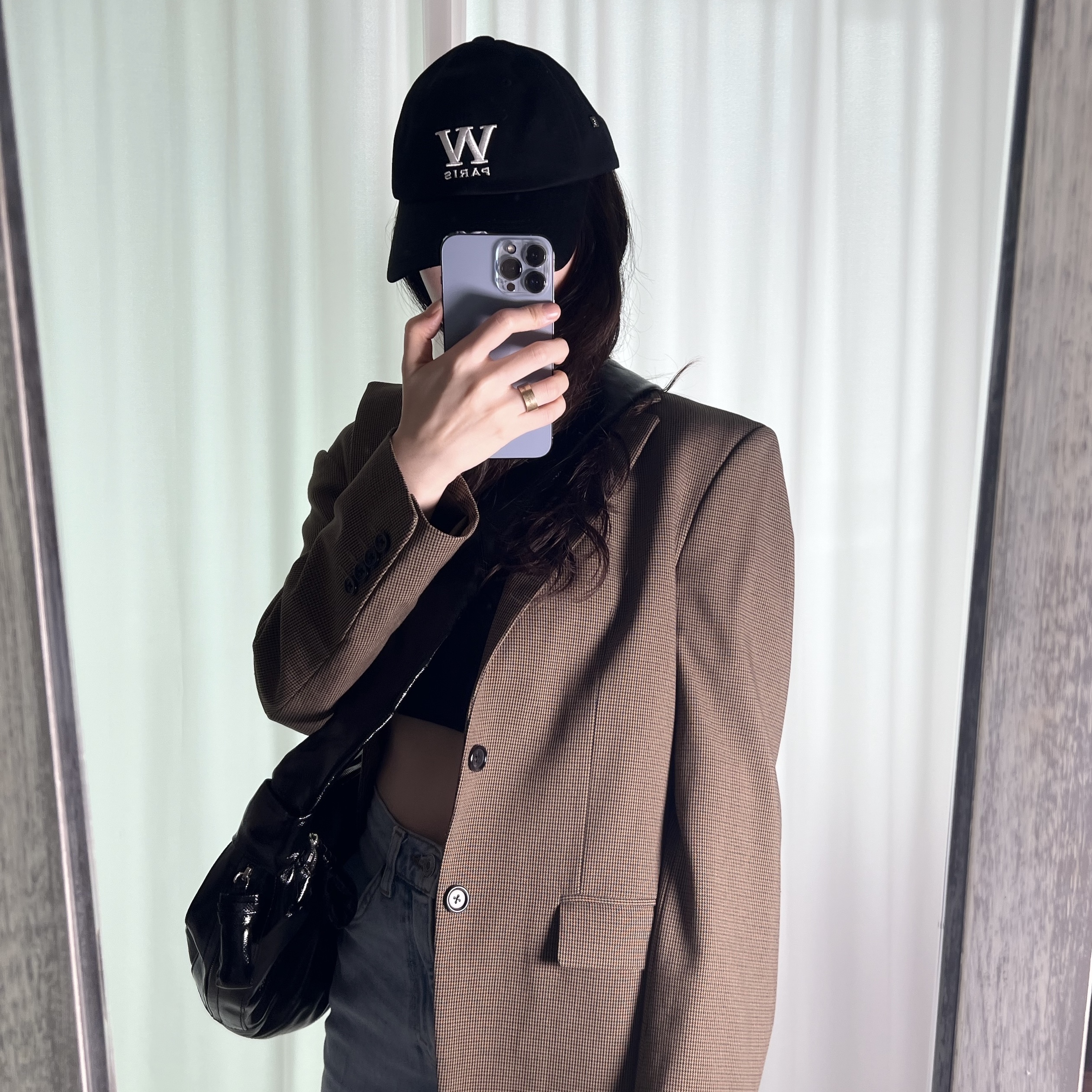 Lemaire Large Croissant Bag Coated Linen Canvas Black 착용 스타일