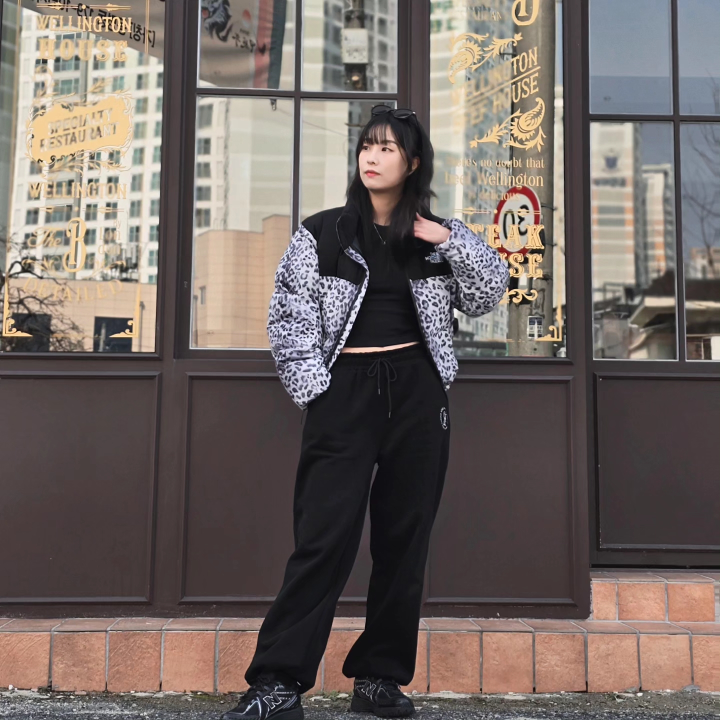 New Balance 1906R Black Silver Metallic, (W) The North Face White Label Novelty Nuptse Down Jacket P Silver 착용 스타일 - 1