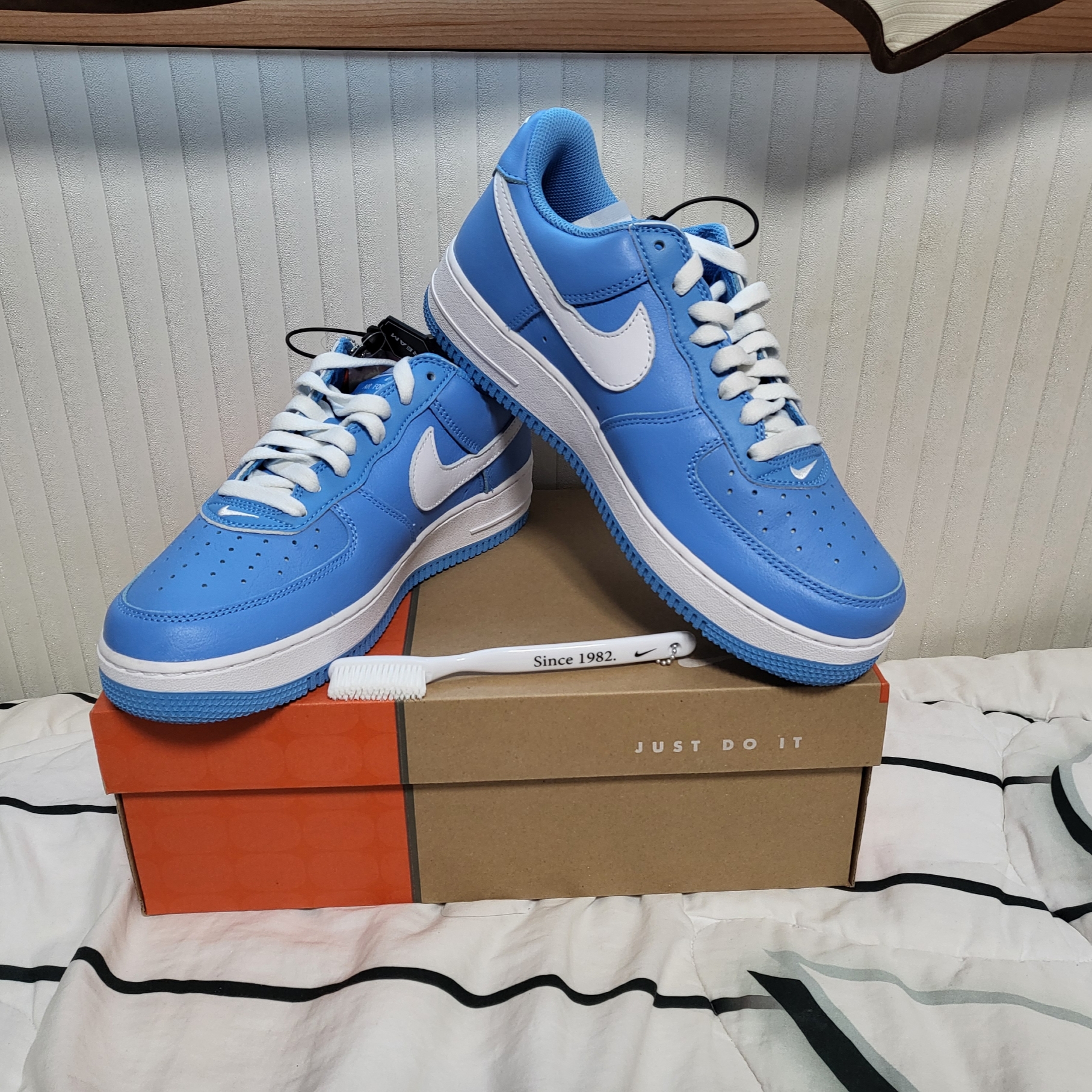 Nike Air Force 1 Low Retro Color of the Month University Blue 착용 스타일