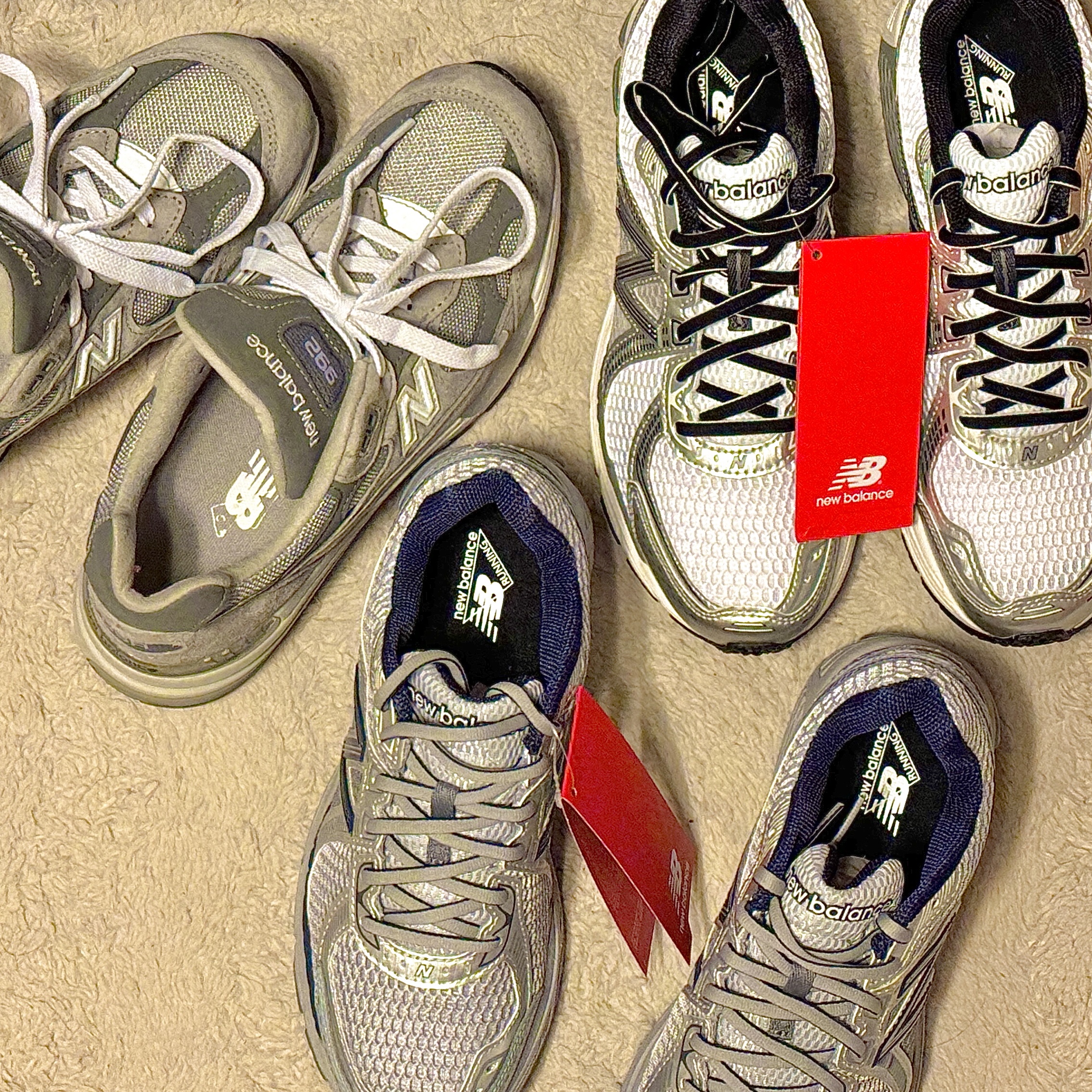 New Balance 860v2 Optic White, New Balance 992 Made in USA Grey - D Standard 착용 스타일 - 3