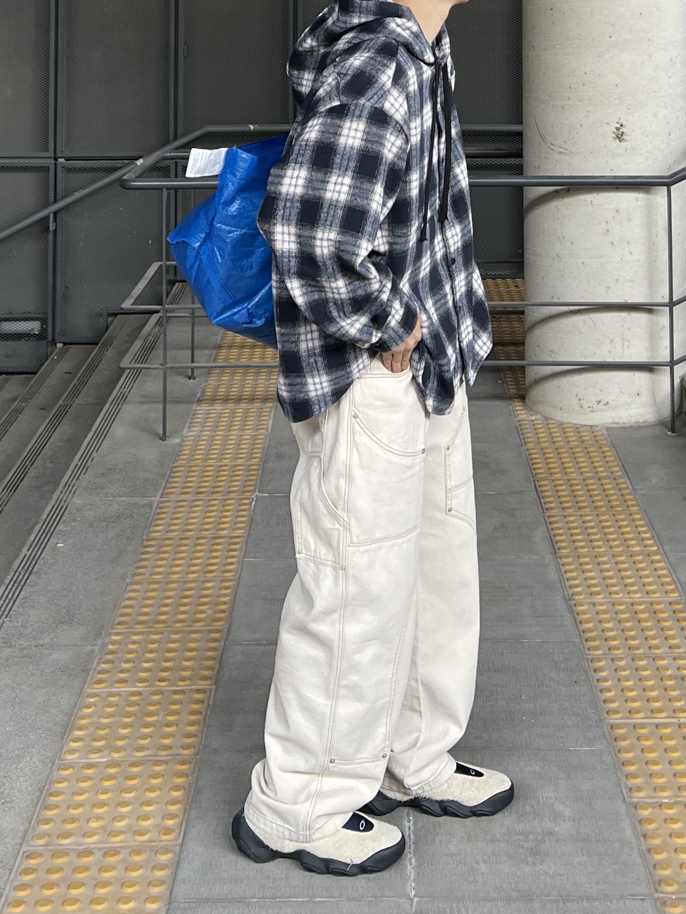 Oakley Factory Team x Brain Dead Flesh Sand Blue 착용 스타일 - 4
