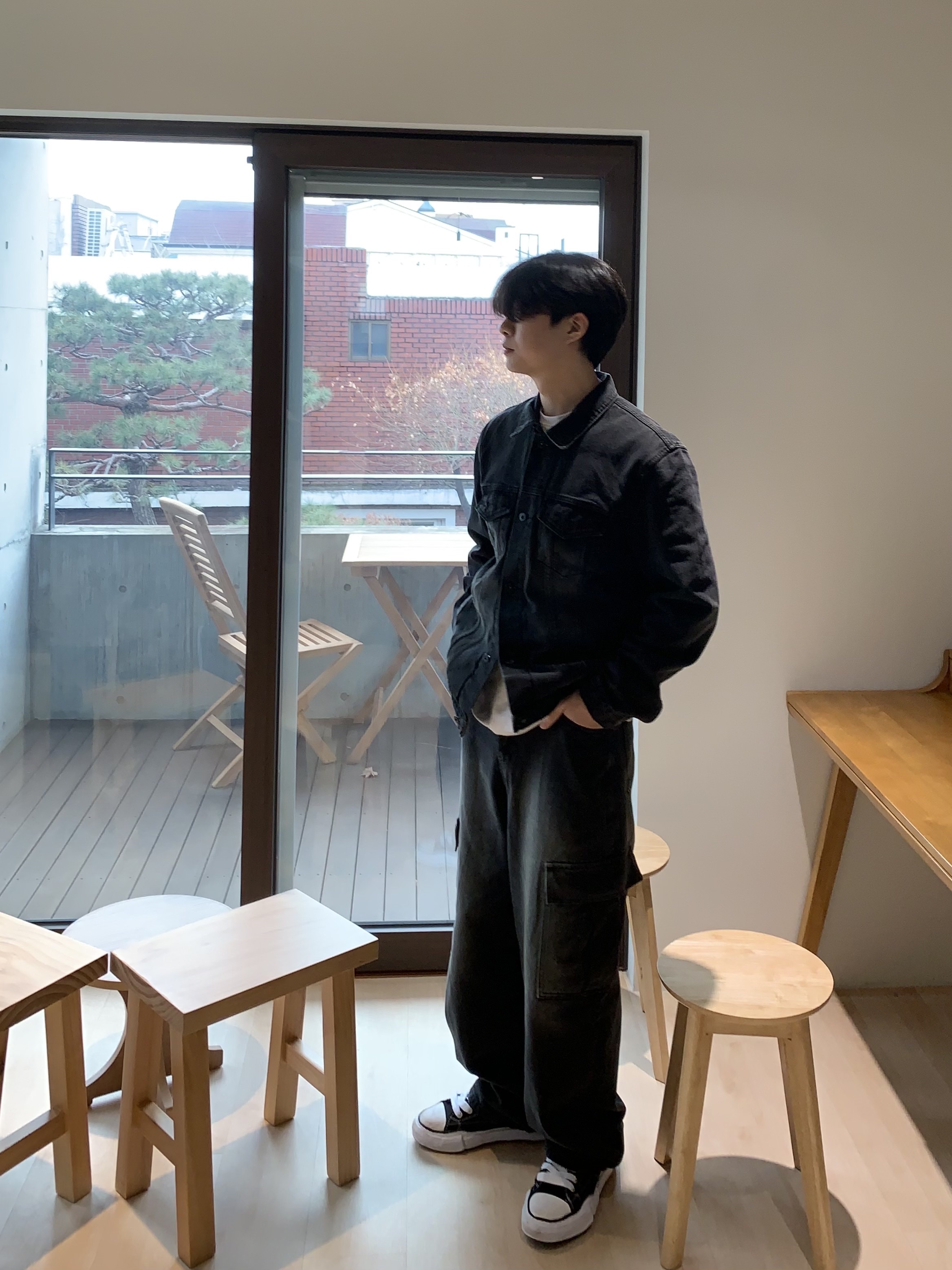 메종 미하라 야스히로 피터슨 OG 솔 캔버스 로우 스니커즈 블랙 착용 스타일 - 3