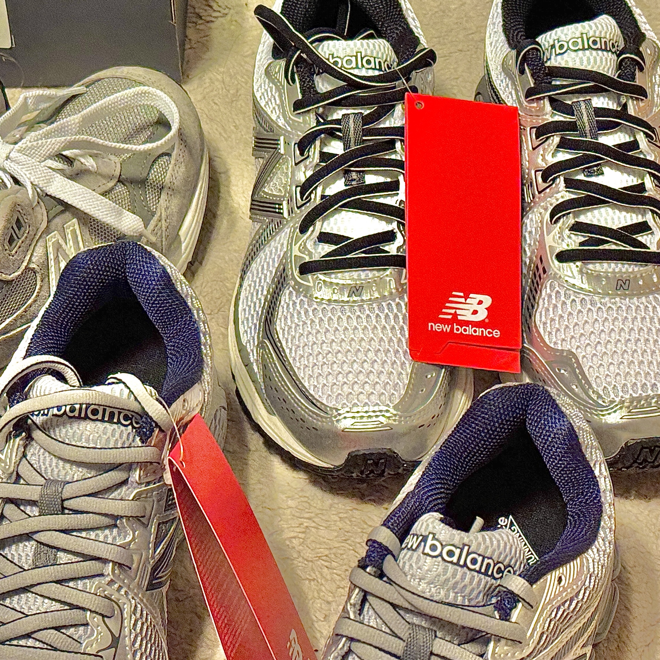 New Balance 860v2 Optic White, New Balance 992 Made in USA Grey - D Standard 착용 스타일 - 2