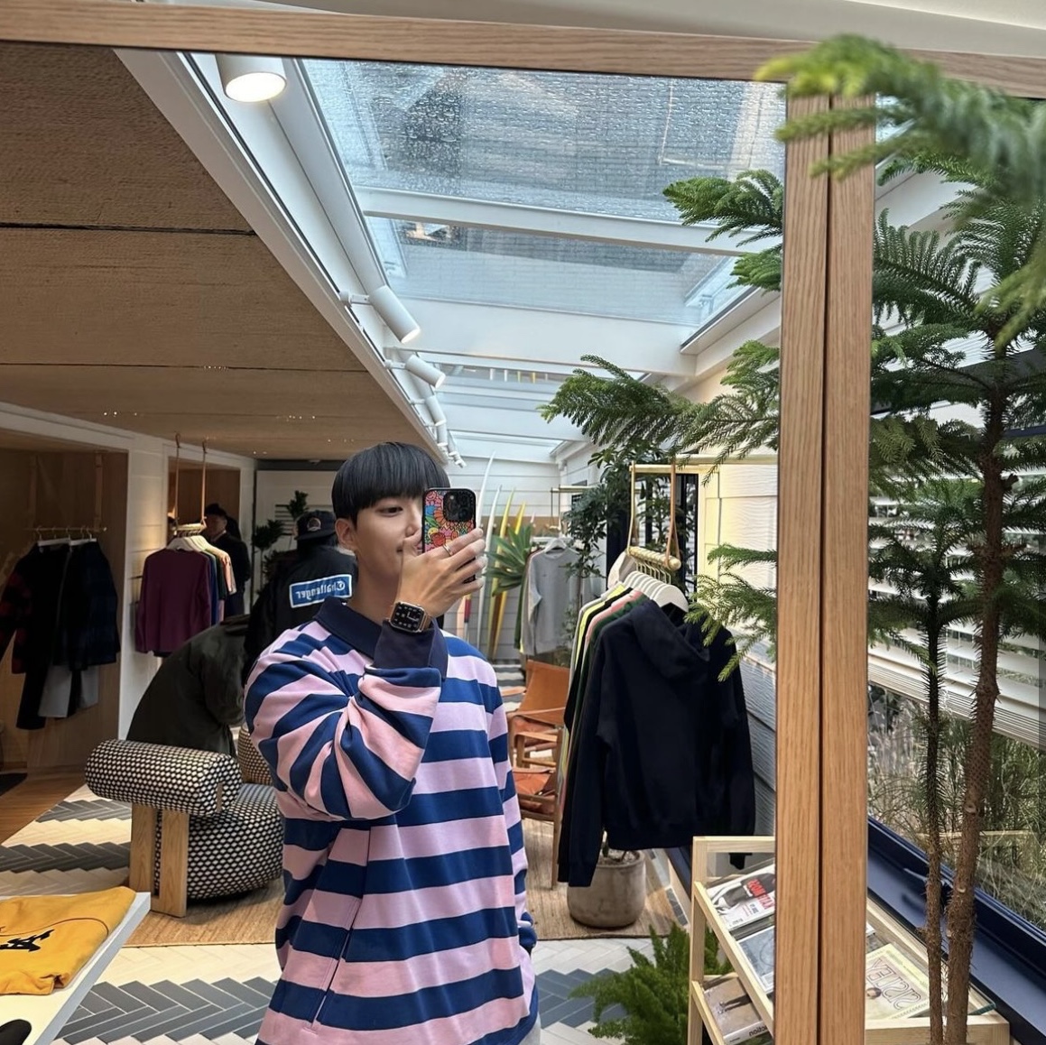Puma x Noah Collar Sweatshirt Pink 착용 스타일