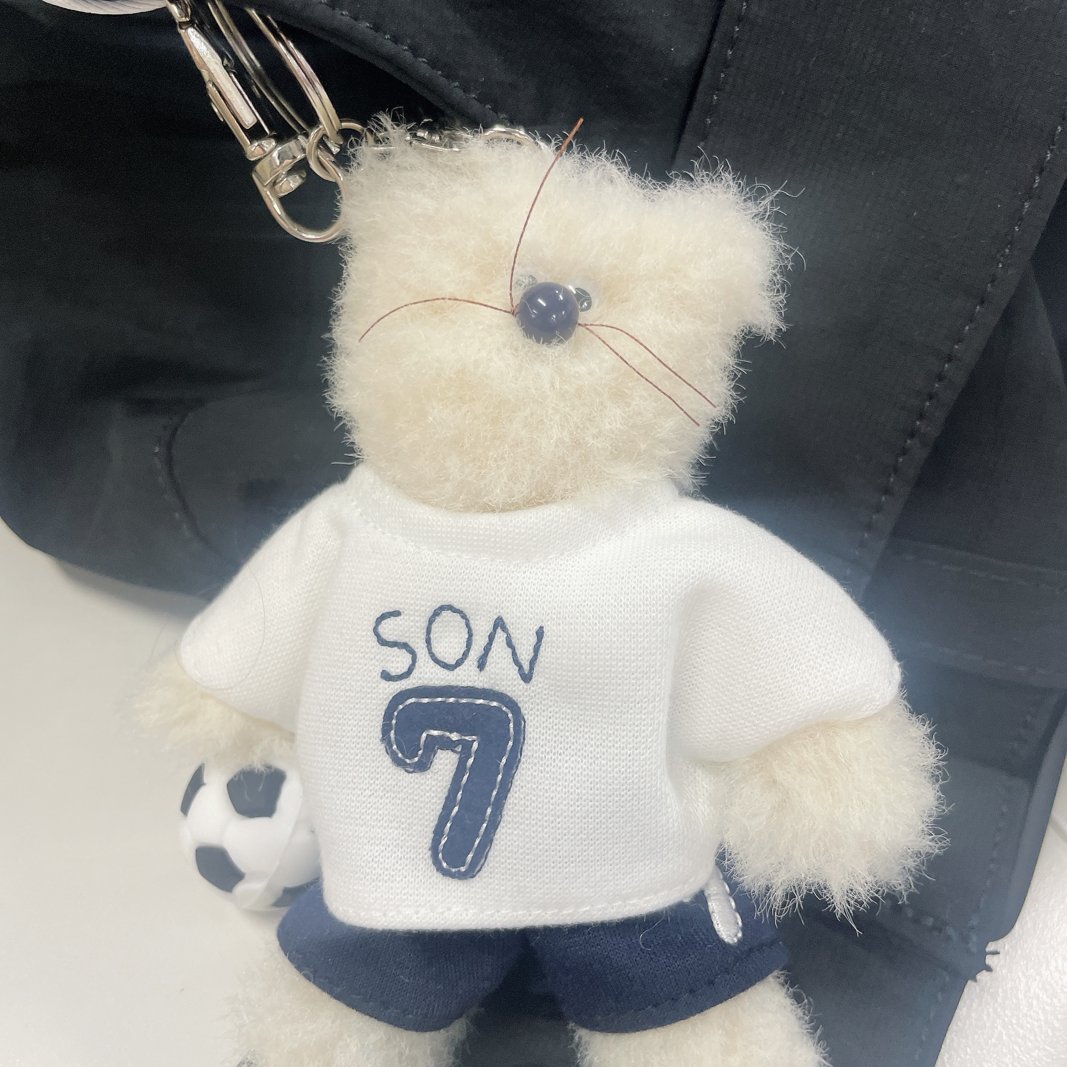[예약 배송] NOS7 x Monamhee SON.hee Cream, COS Nylon Crossbody Saddle Bag Black 착용 스타일