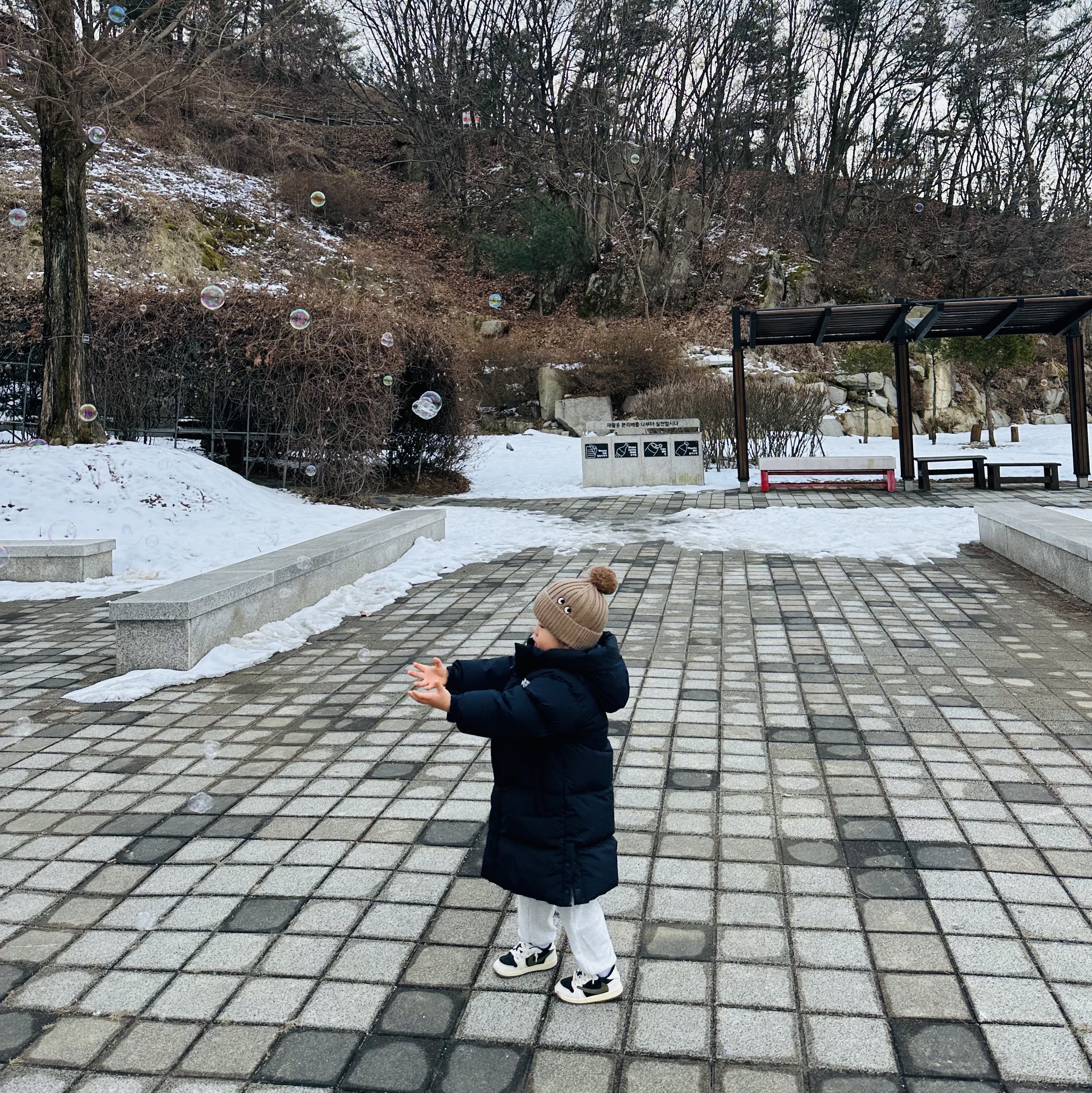 (Kids) Uniqlo x Anya Hindmarch Heattech Knitted Cap Beige, (TD) Jordan 1 x Travis Scott Retro Low OG SP Medium Olive 착용 스타일 - 2