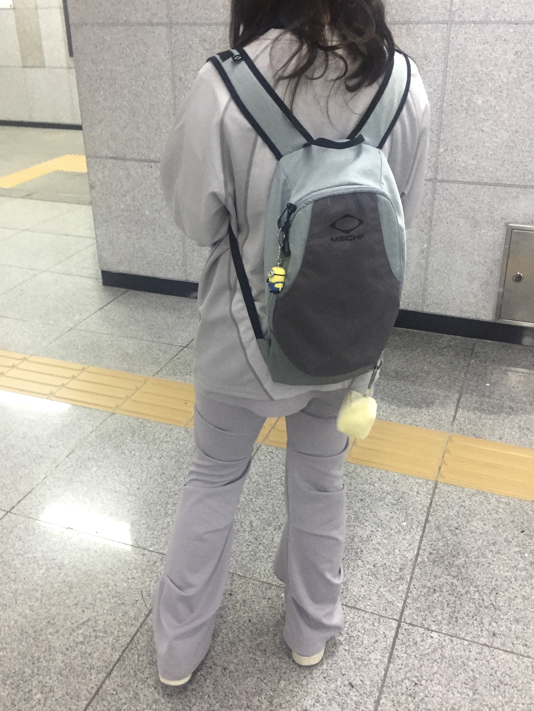 (GS) Jordan 1 Low Stealth and White, Mischief Rhombus Backpack Blue 착용 스타일 - 2