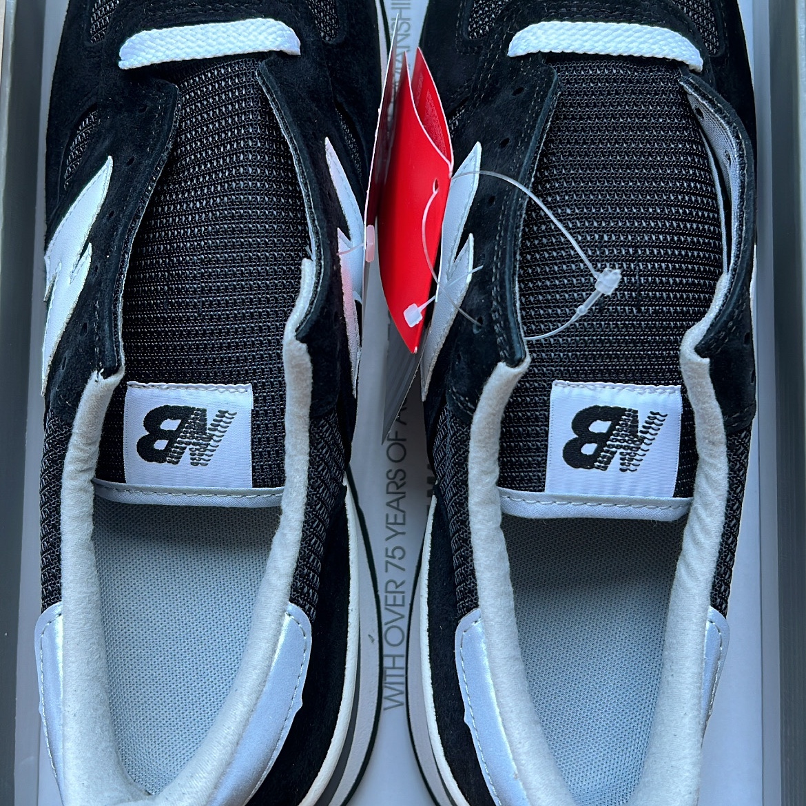 New Balance 990v1 Made in USA Black 착용 스타일
