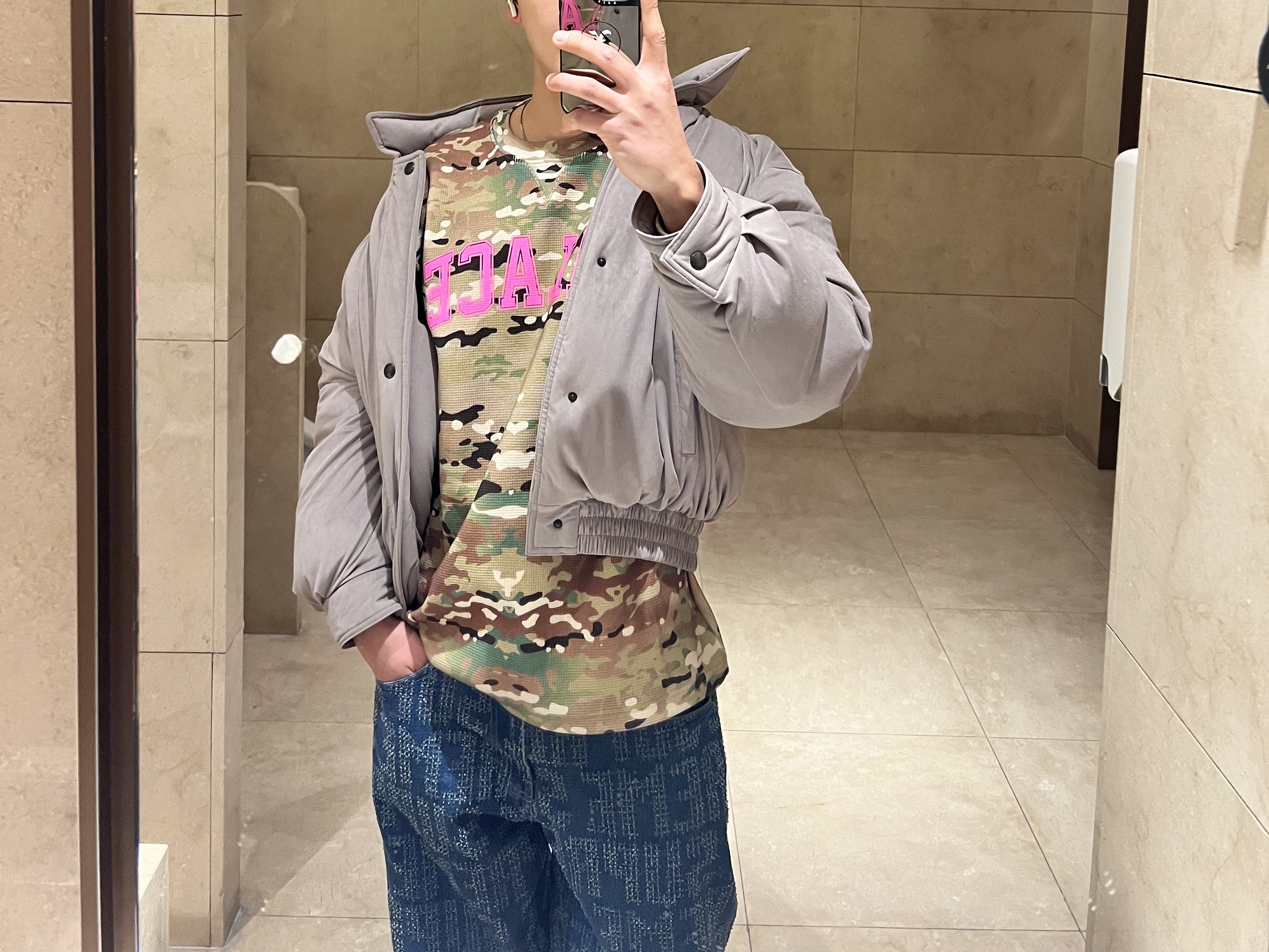 Palace Waffle Longsleeve Camo - 24SS, Supreme Needle Punch Regular Jean Washed Blue - 23FW 착용 스타일