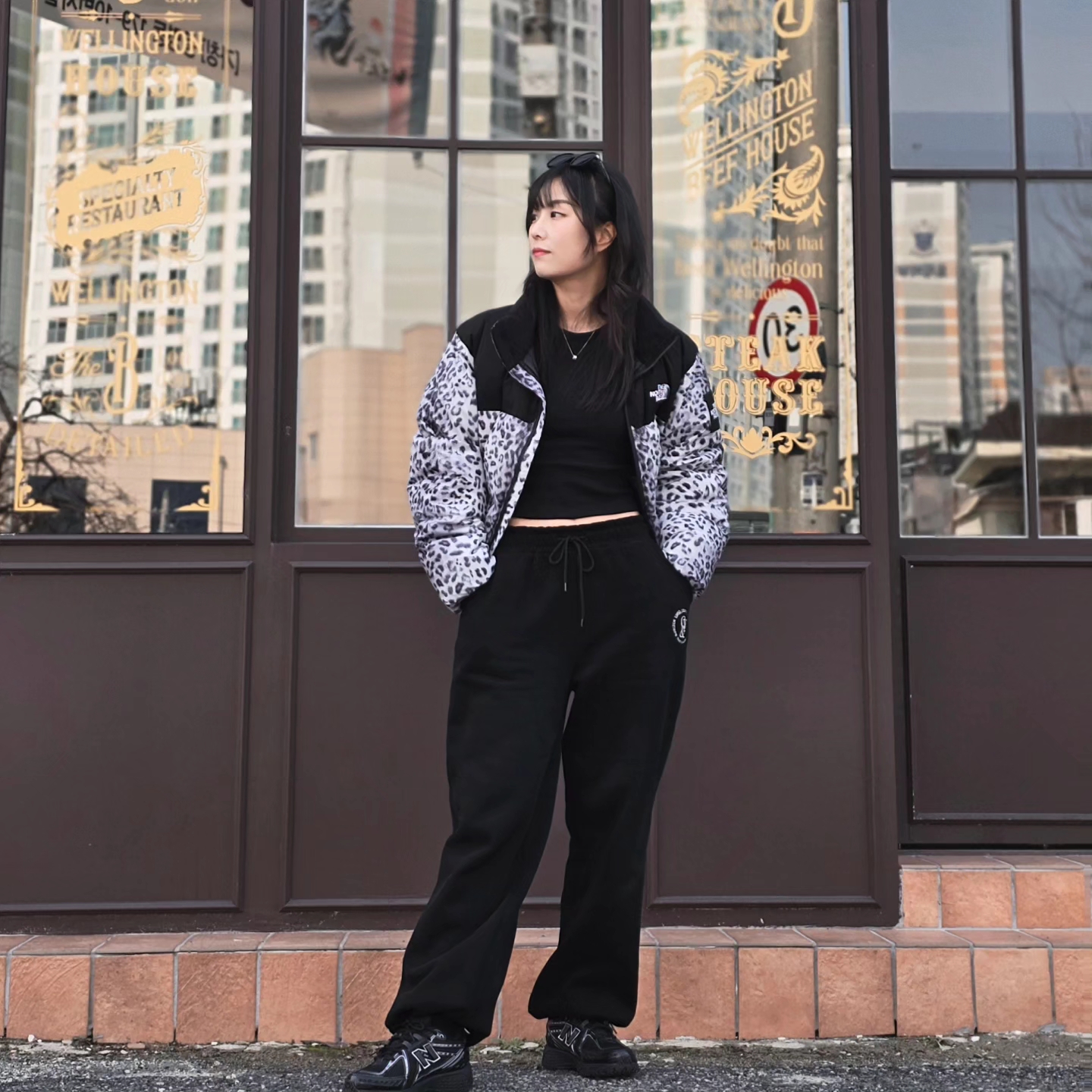 New Balance 1906R Black Silver Metallic, (W) The North Face White Label Novelty Nuptse Down Jacket P Silver 착용 스타일 - 2