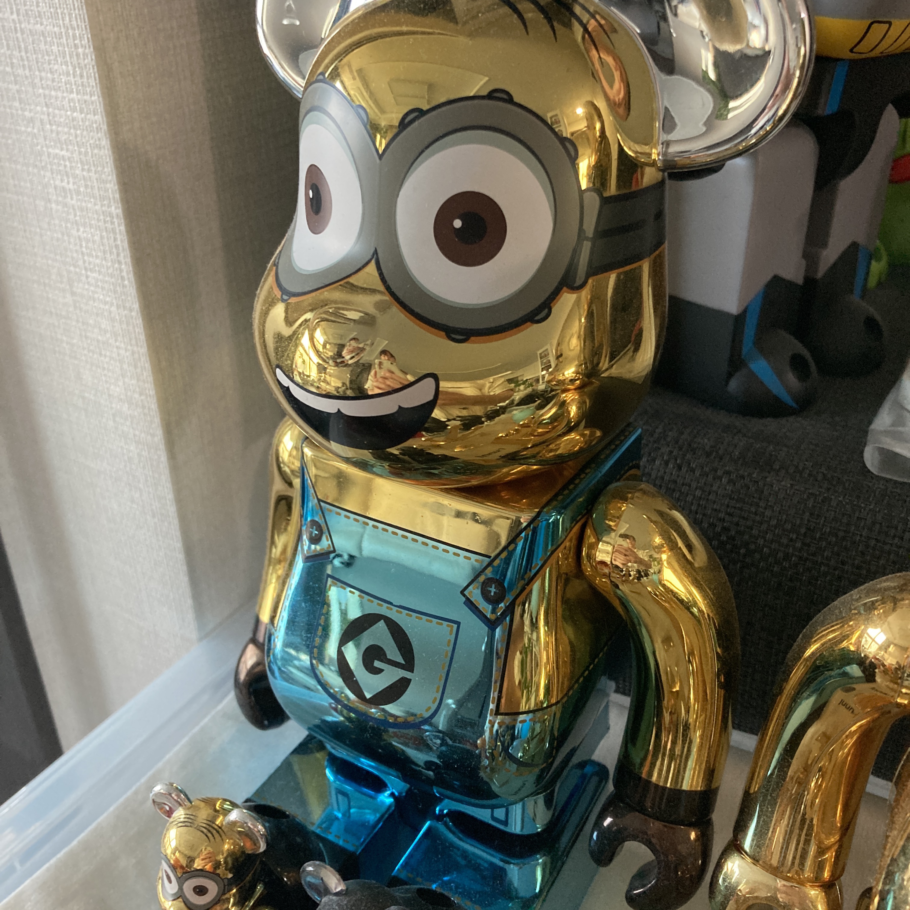 Bearbrick Despicable Me Dave Gold Chrome Ver. 100％ & 400％ Set 착용 스타일