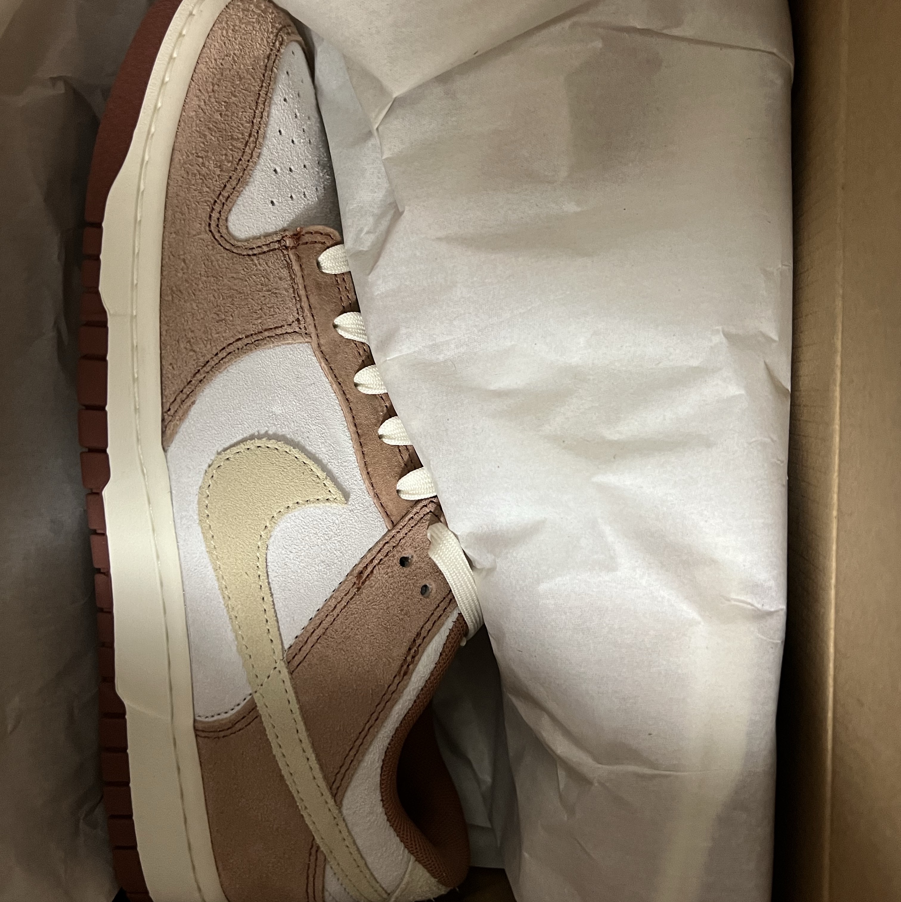 Nike Dunk Low Pro Premium Medium Curry 착용 스타일