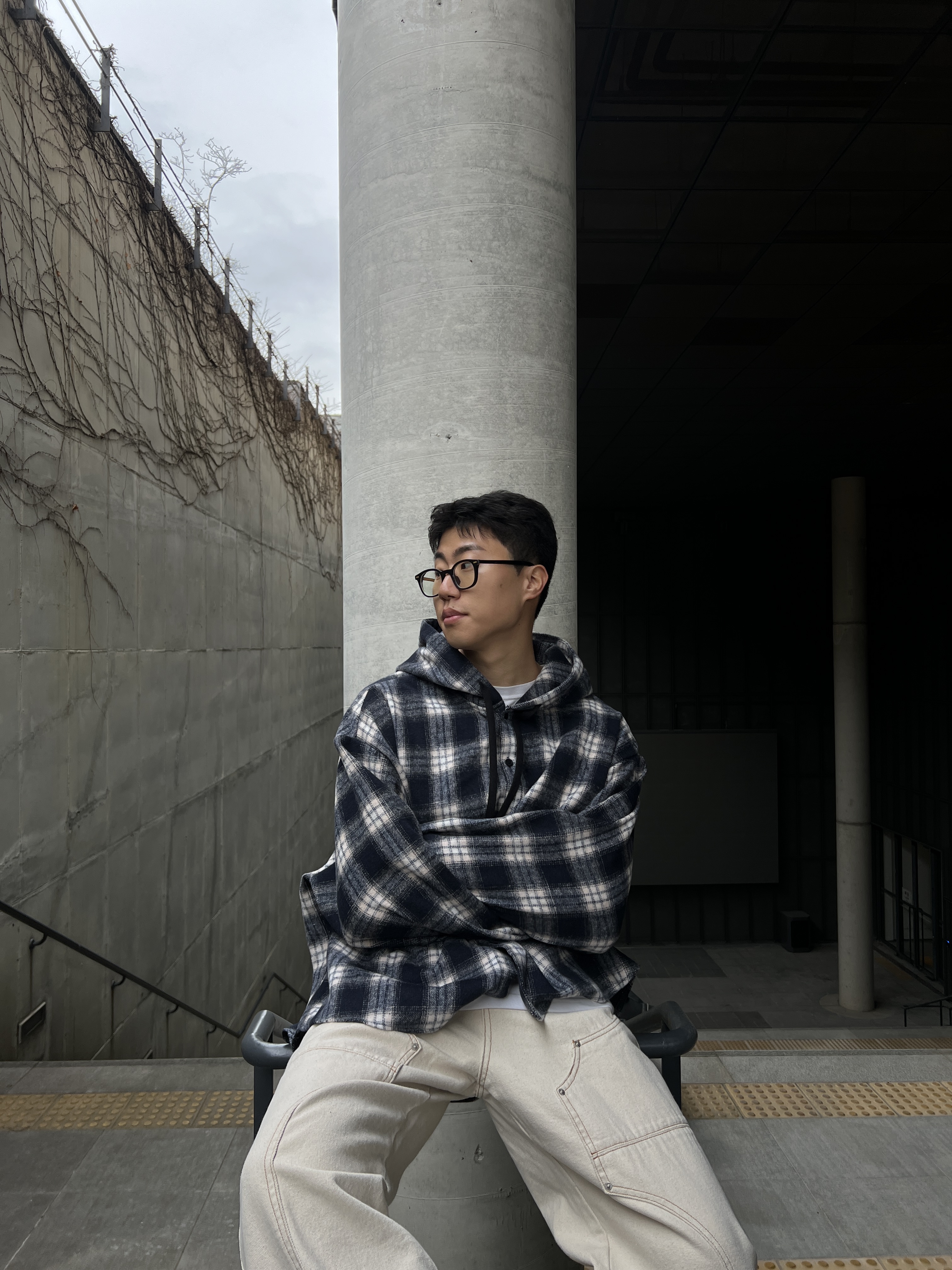 Oakley Factory Team x Brain Dead Flesh Sand Blue 착용 스타일 - 2