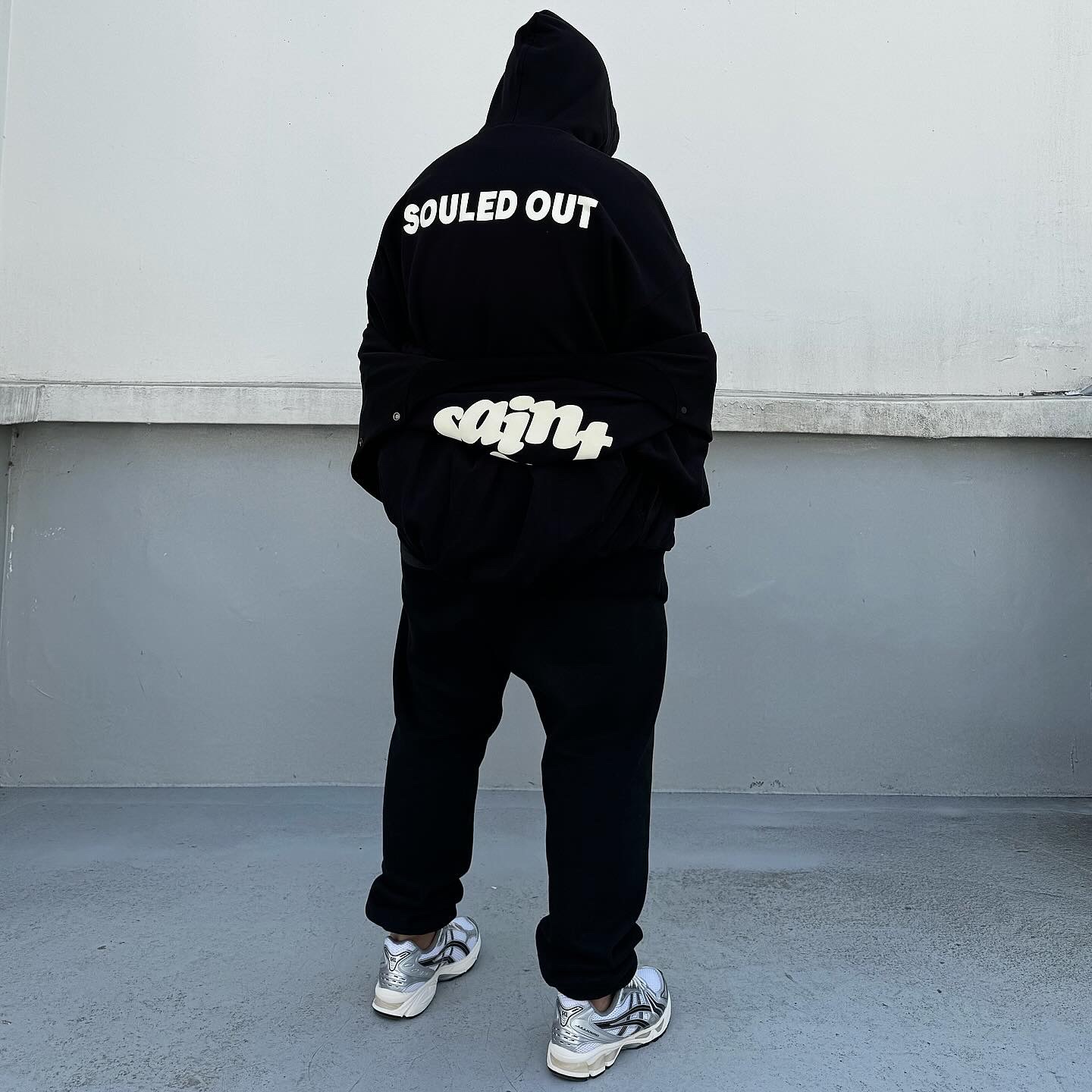 Fear of God x Saint Mxxxxxx Saint of God Hoodie Black, Essentials The Core Collection Sweatpants Black 착용 스타일 - 2