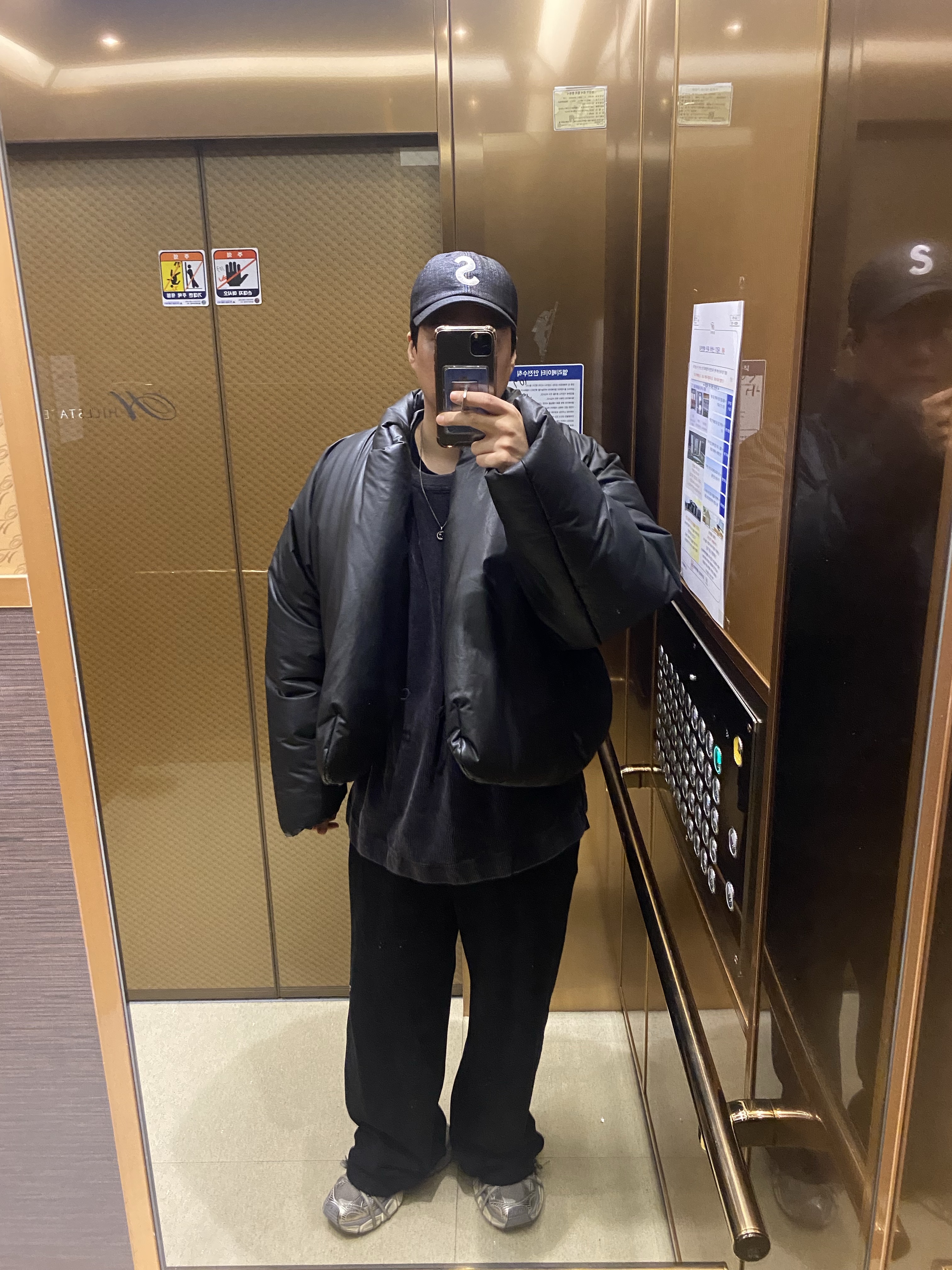 Supreme Raffia S Logo 6-Panel Black - 22SS, Yeezy Gap Round Jacket Black 착용 스타일