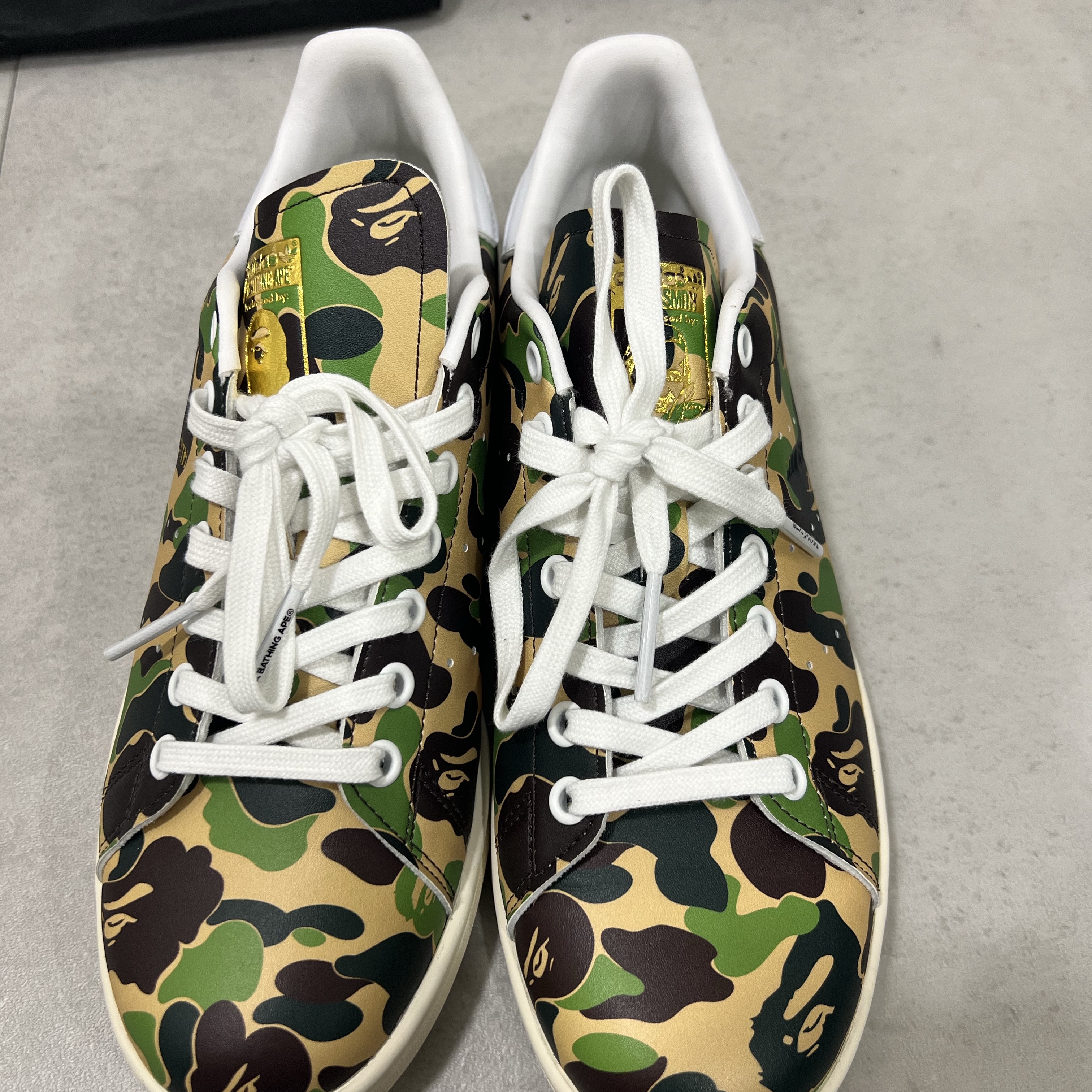Adidas x BAPE Stan Smith Cloud White 착용 스타일 - 3