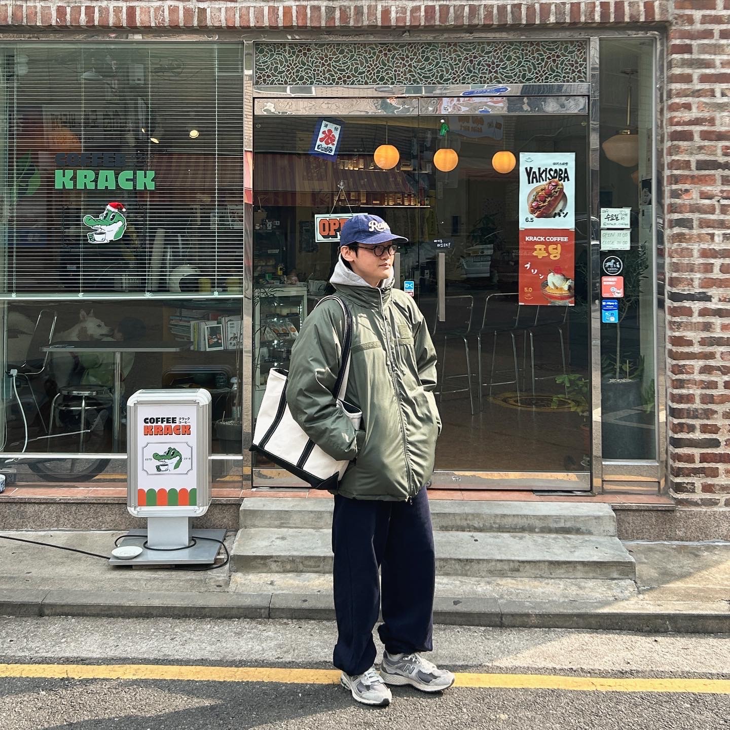 New Balance 2002R Protection Pack Rain Cloud 착용 스타일 - 1
