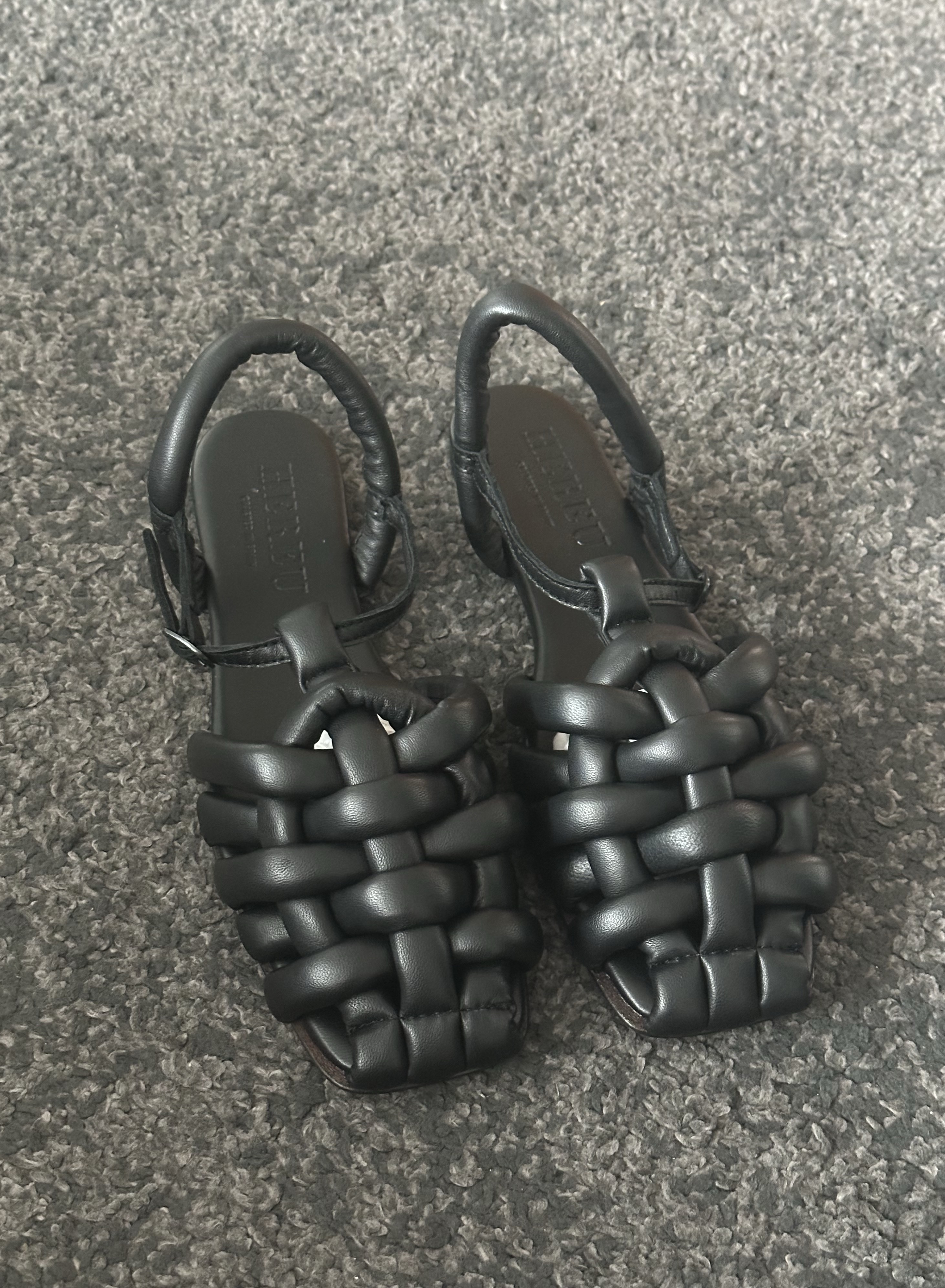 (W) Hereu Cabersa Padded Fisherman Sandal Black 착용 스타일 - 3