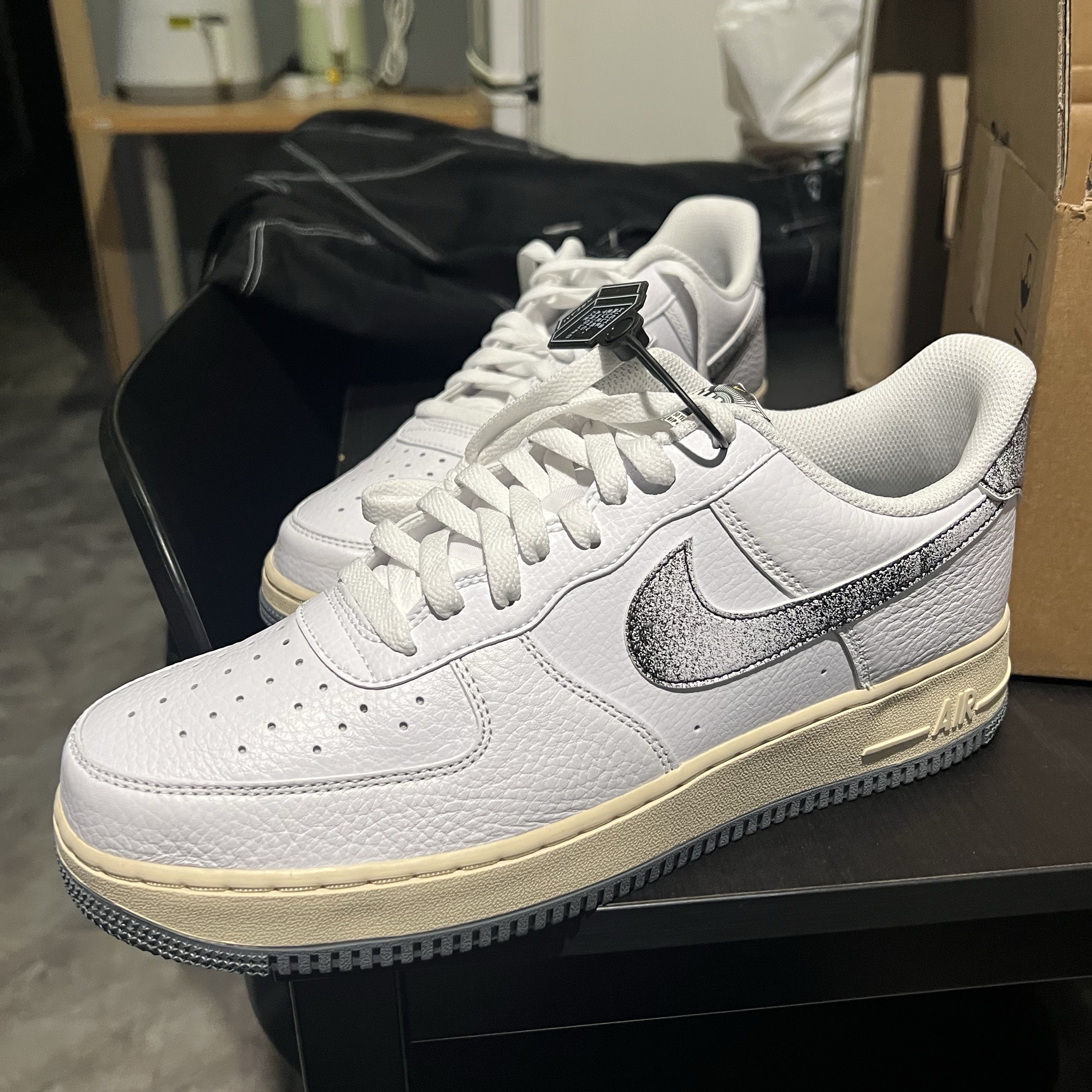 Nike Air Force 1 '07 LX White Smoke Grey 착용 스타일