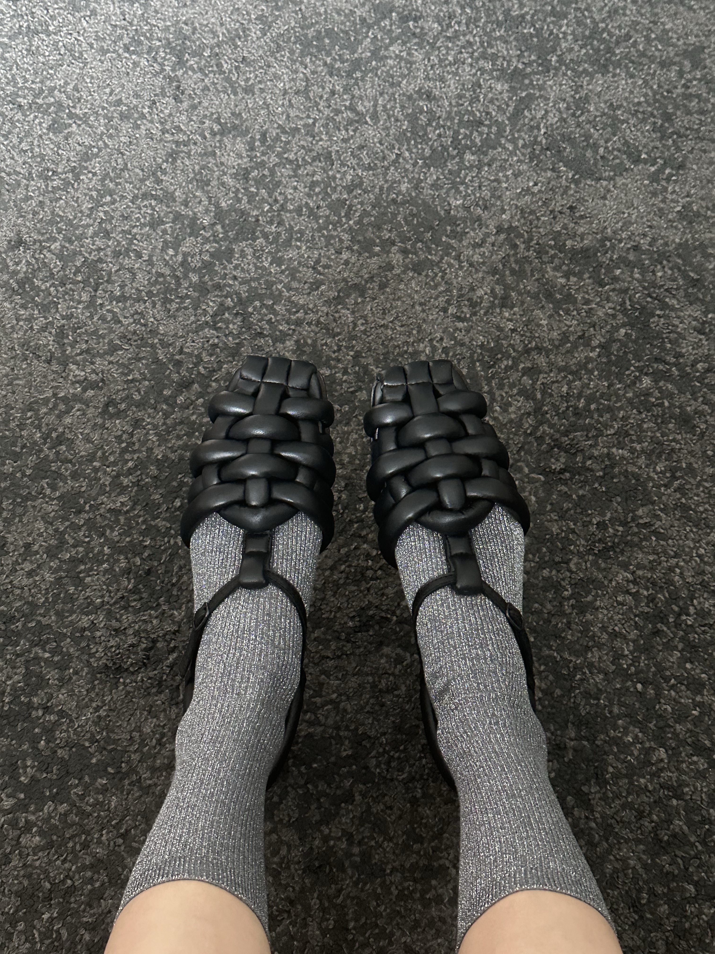 (W) Hereu Cabersa Padded Fisherman Sandal Black 착용 스타일 - 1