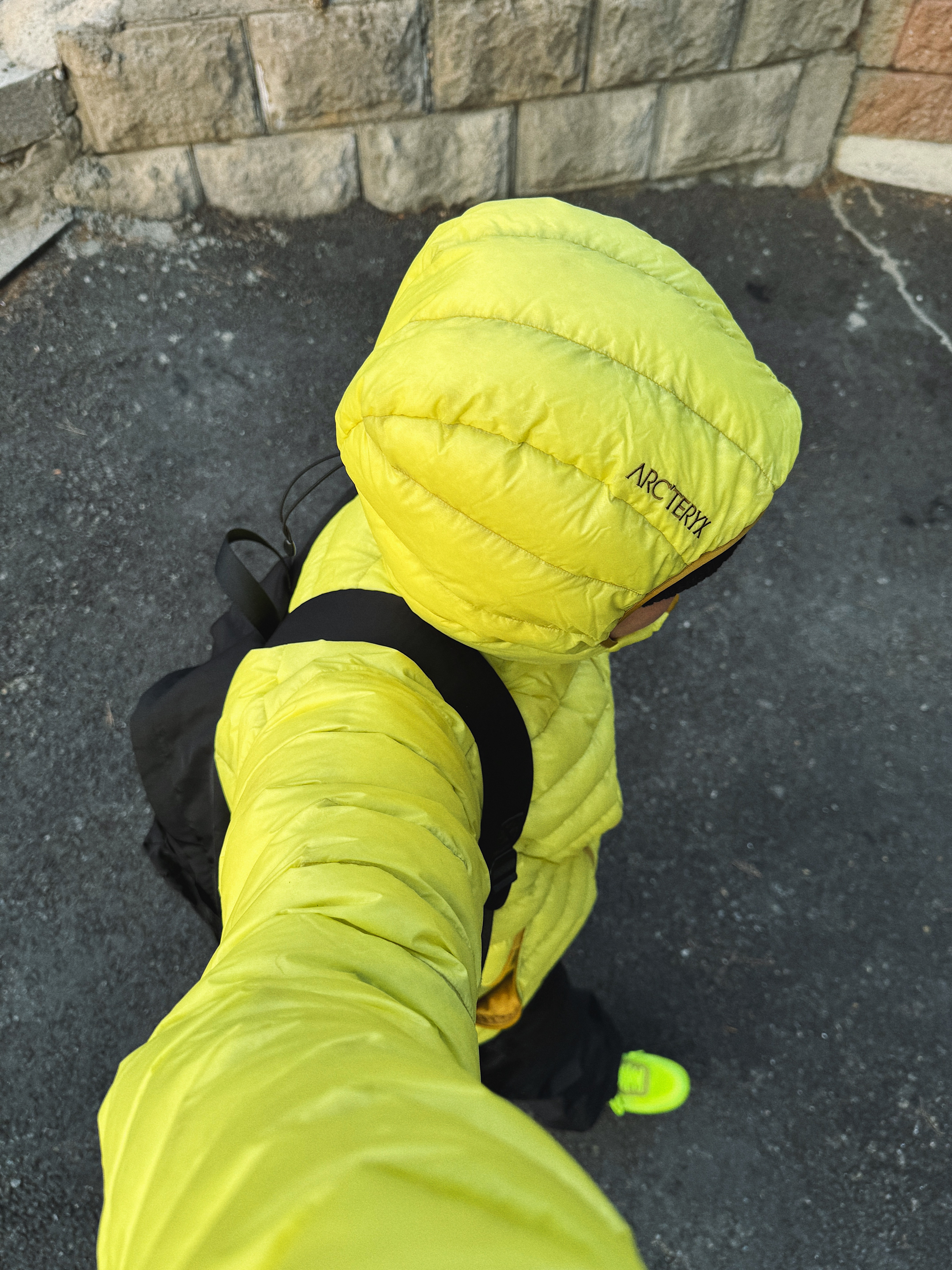 Arc'teryx Cerium Hoody Oracle, Supreme Overdyed Beanie Black 착용 스타일 - 7