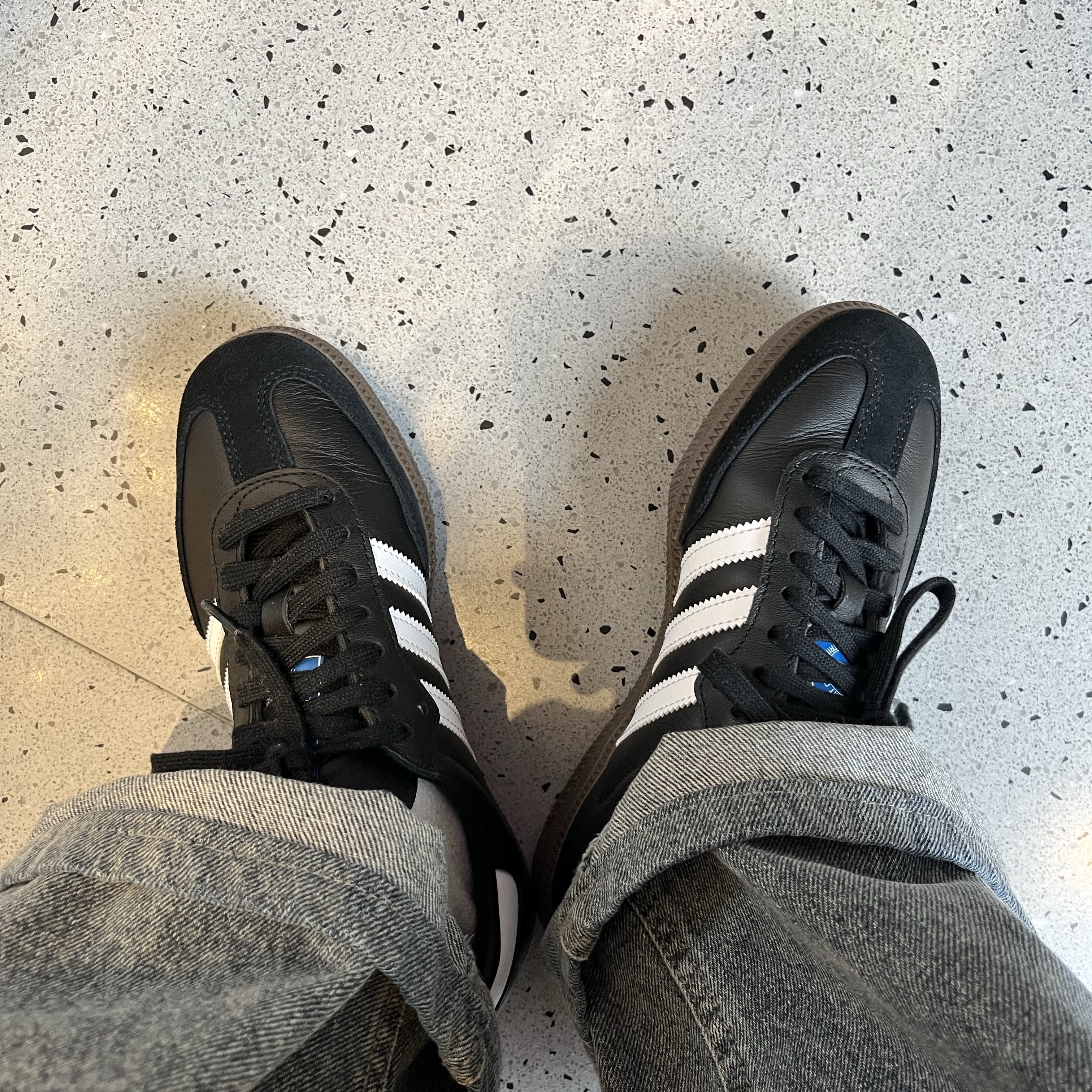 Adidas Samba OG Black White Gum 착용 스타일 - 2