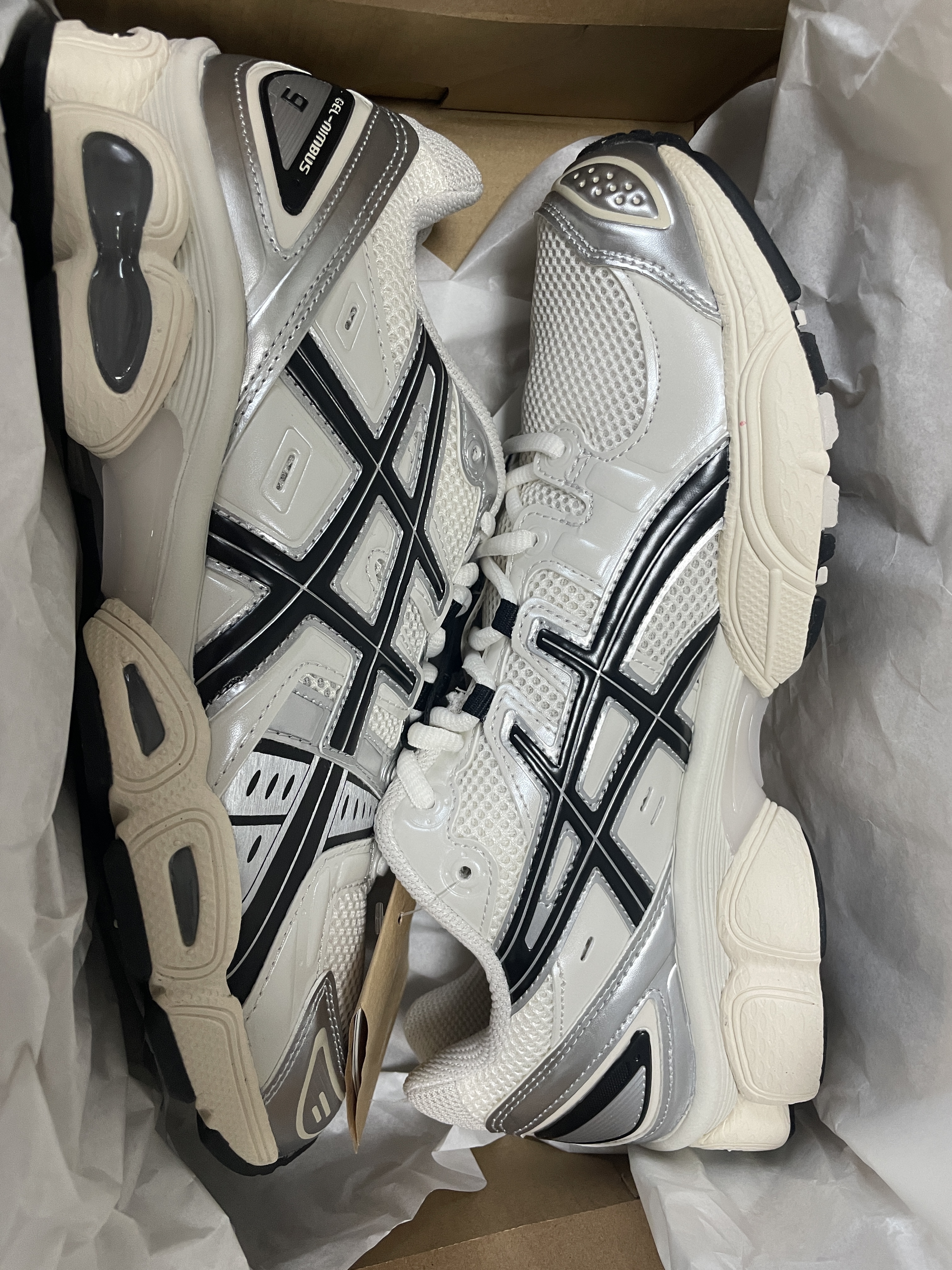 Asics Gel-Nimbus 9 Cream Black 착용 스타일