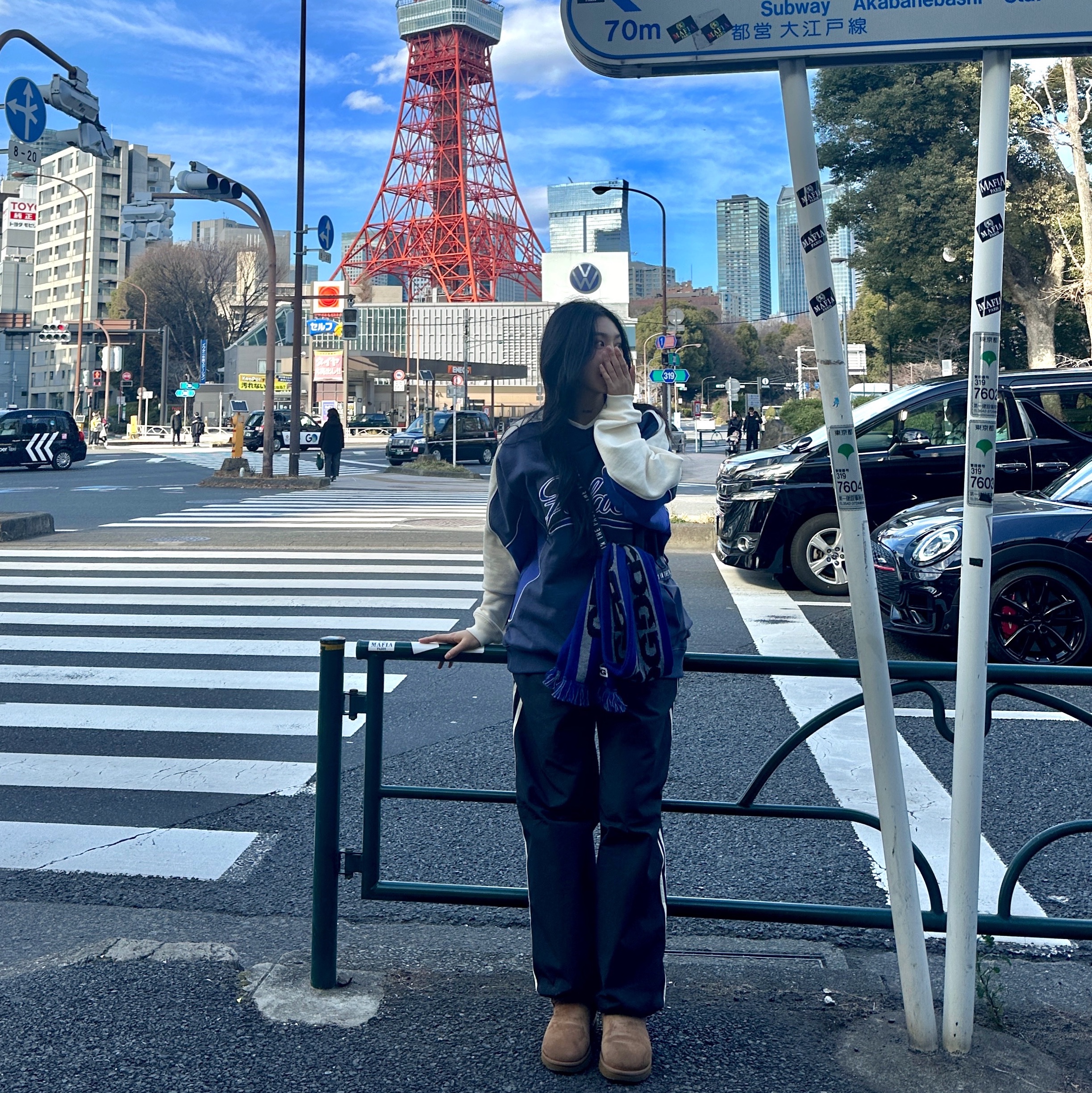 Palace Star Script Crew Navy - 24SS, CDG Logo Check Muffler Blue 착용 스타일