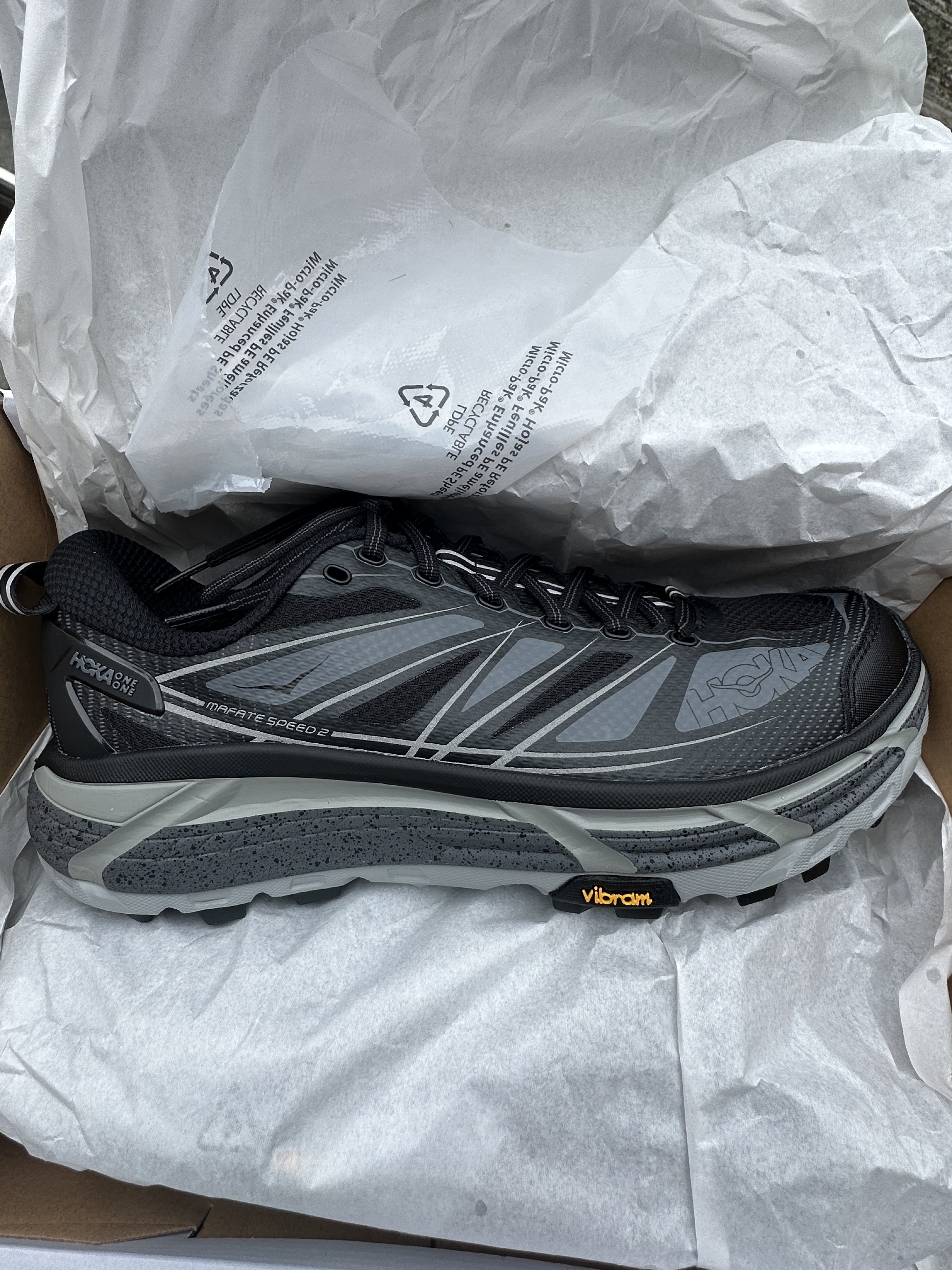 Hoka Mafate Speed 2 Black Castlerock 착용 스타일 - 1