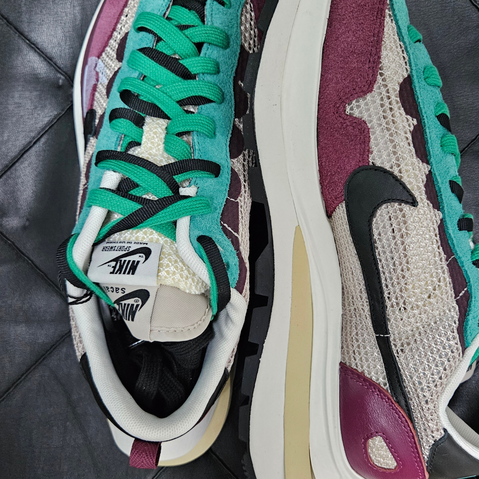 Nike x Sacai VaporWaffle String & Black Villain Red 착용 스타일
